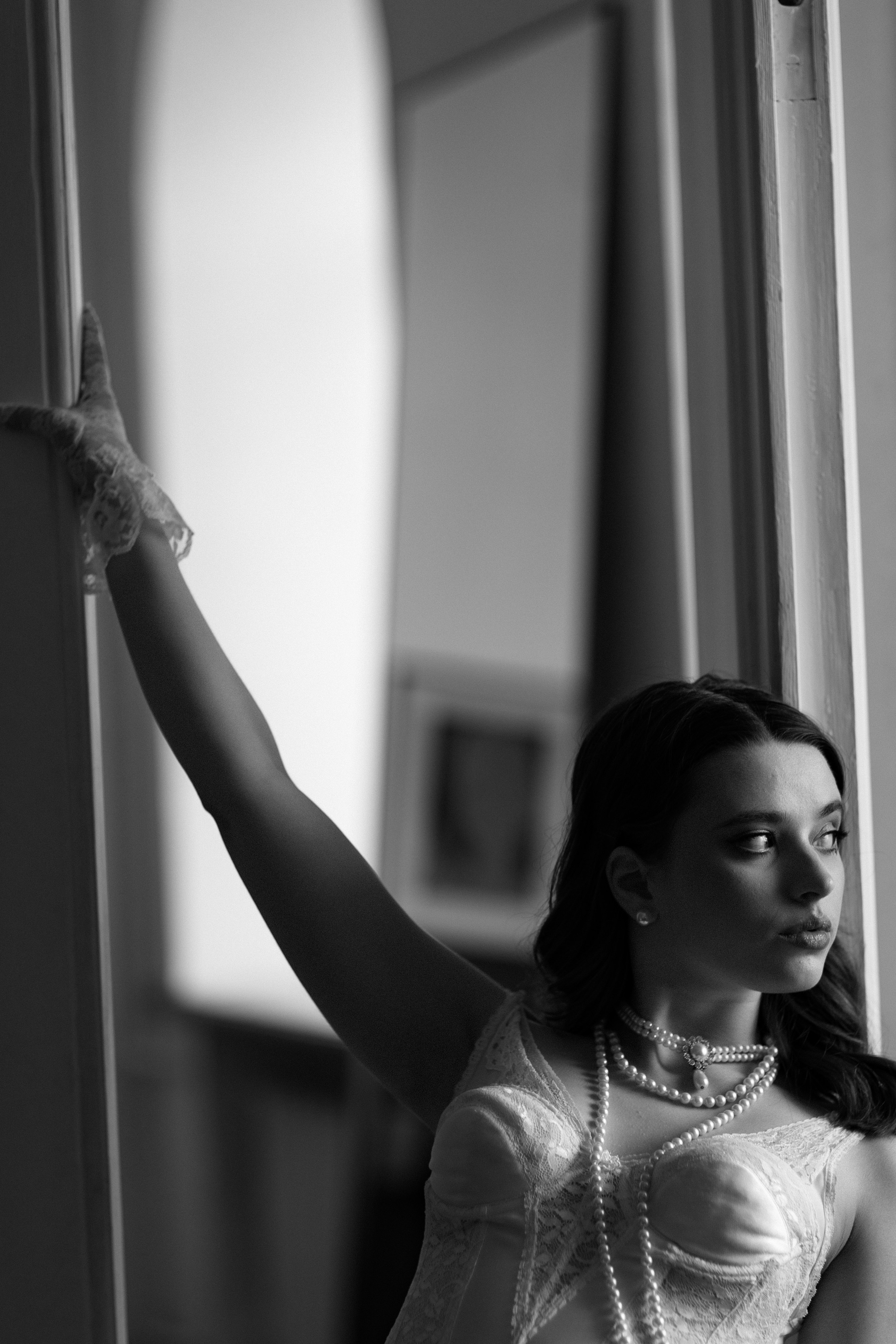 Свадебная фотосессия в квартире-студии. Свадебный фотограф в Москве Мария Крош