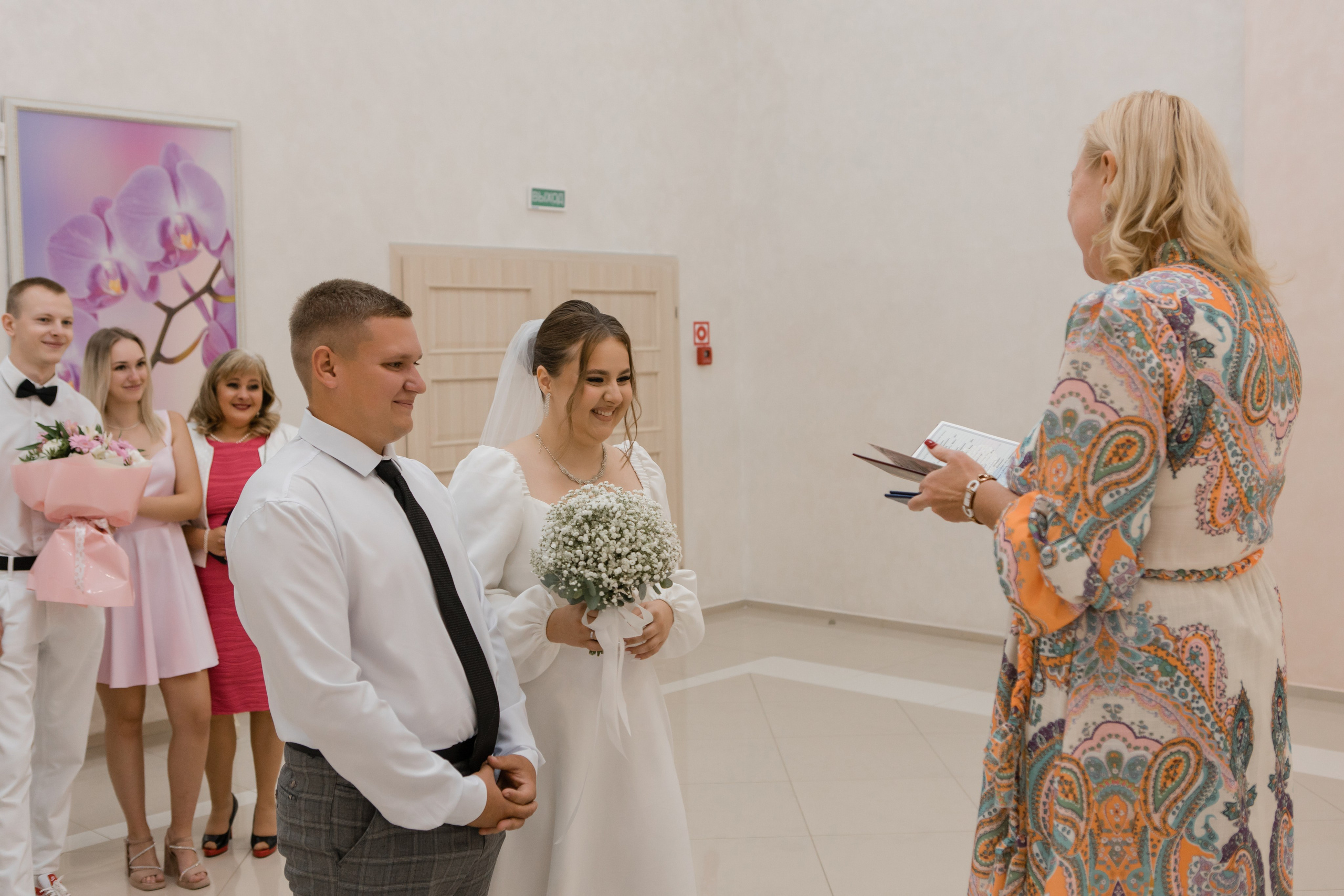 Отдел ЗАГС Администрации Московского района. Видеосъемка и фотосъемка свадеб. Фотограф и оператор на свадьбу. Видеосъемка подкастов, собственная видео-фотостудии. Предметная фотосъемка