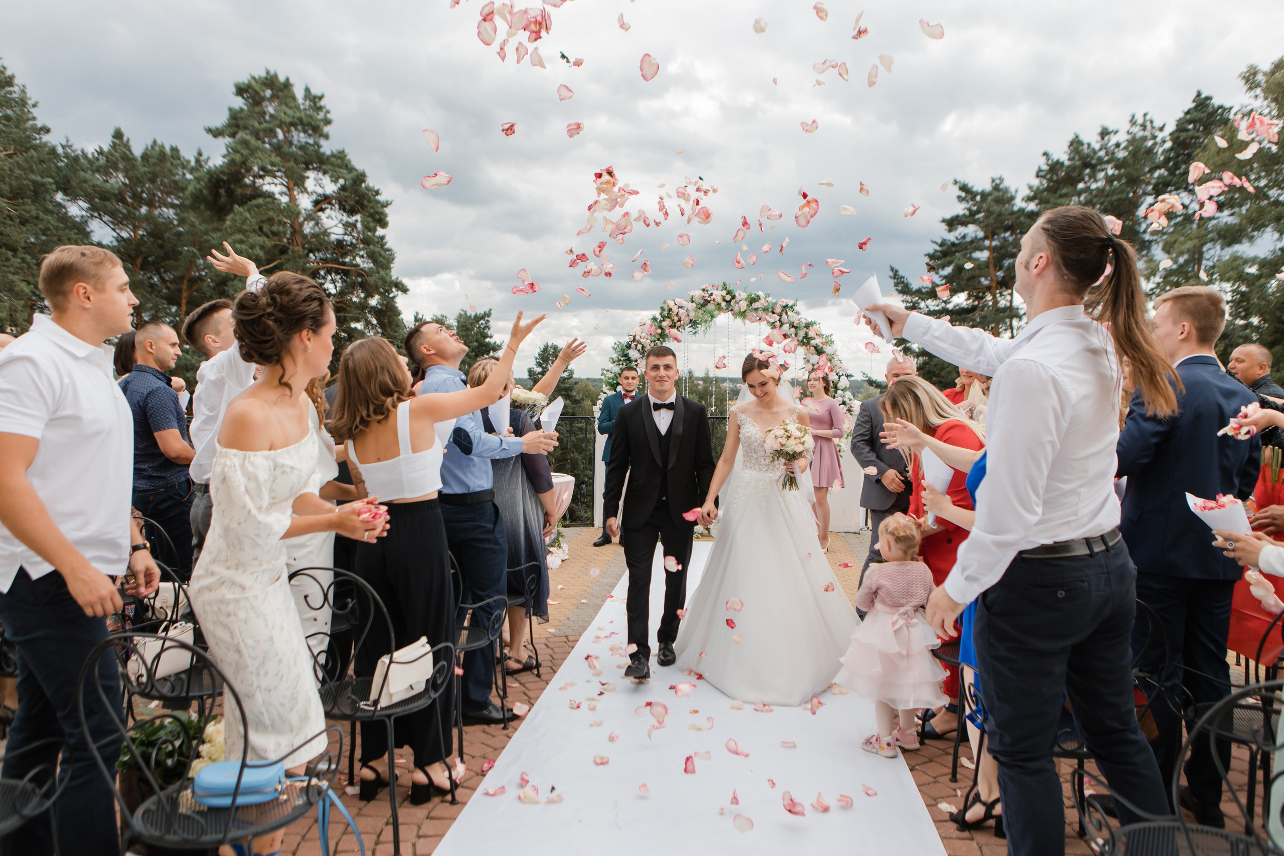 Свадебная фотосъемка Михаила и Ольги. День нашей свадьбы. Видеосъемка и фотосъемка свадеб. Фотограф и оператор на свадьбу. Видеосъемка подкастов, собственная видео-фотостудии. Предметная фотосъемка