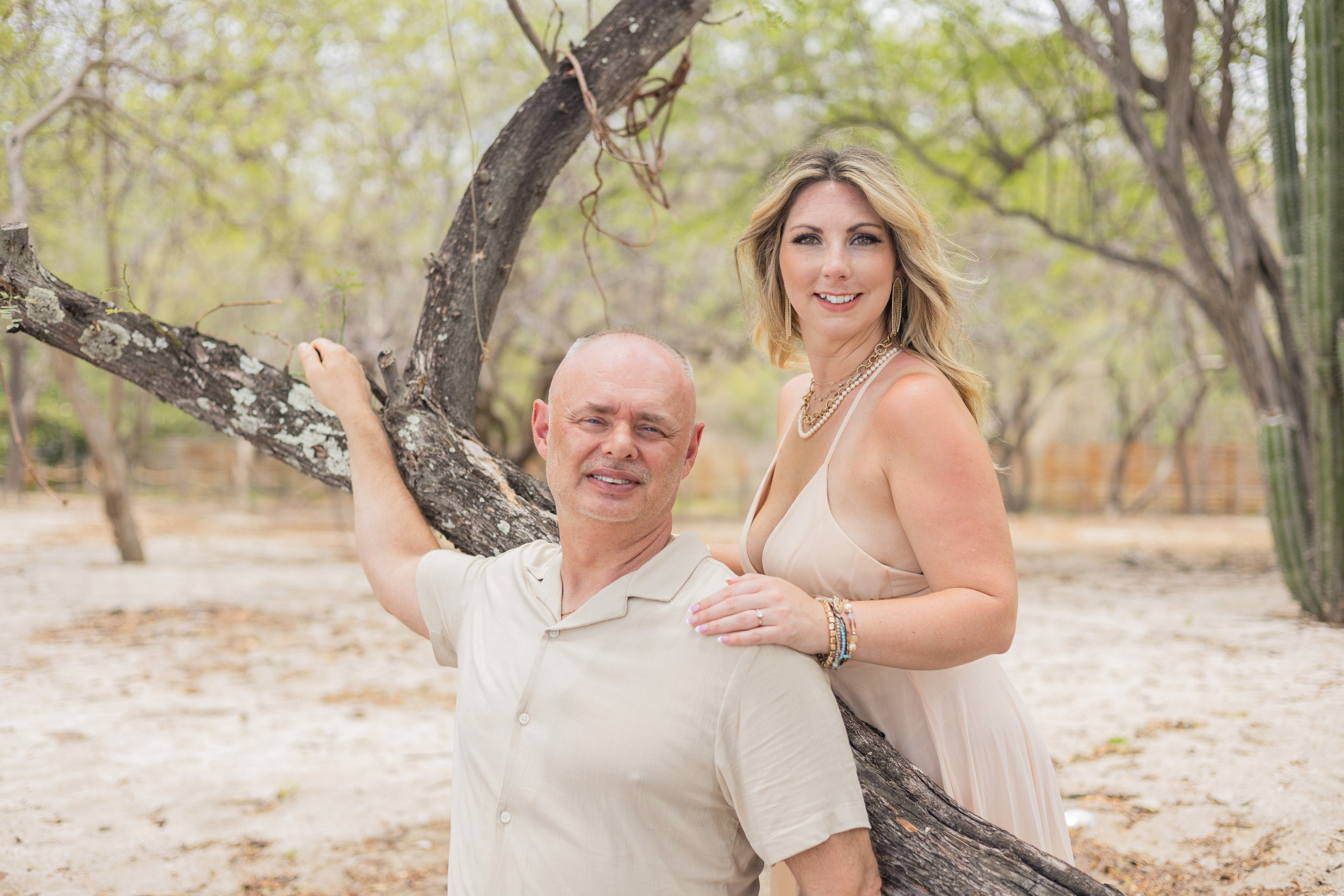 Ocean lovely moments. Family, portrait, content photo in Costa Rica Evgeniya Besprozvannykh