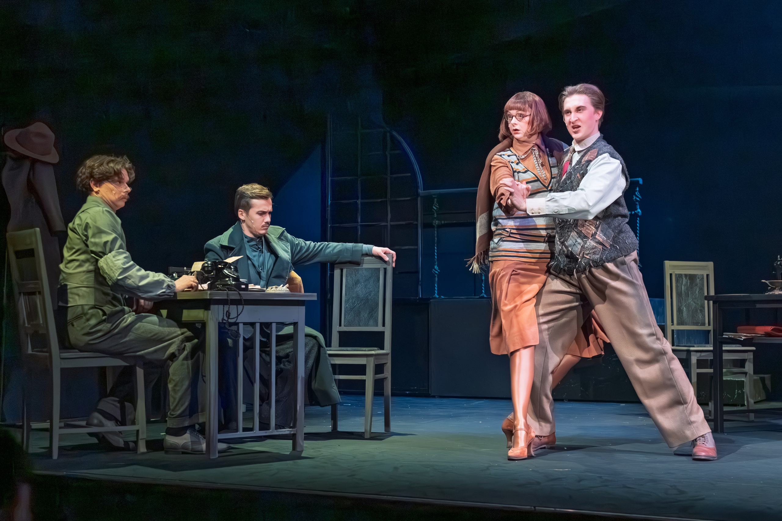 Театр Терезы Дуровой: Кто Есенин?. Сайт фотографа Сергея Абрамова