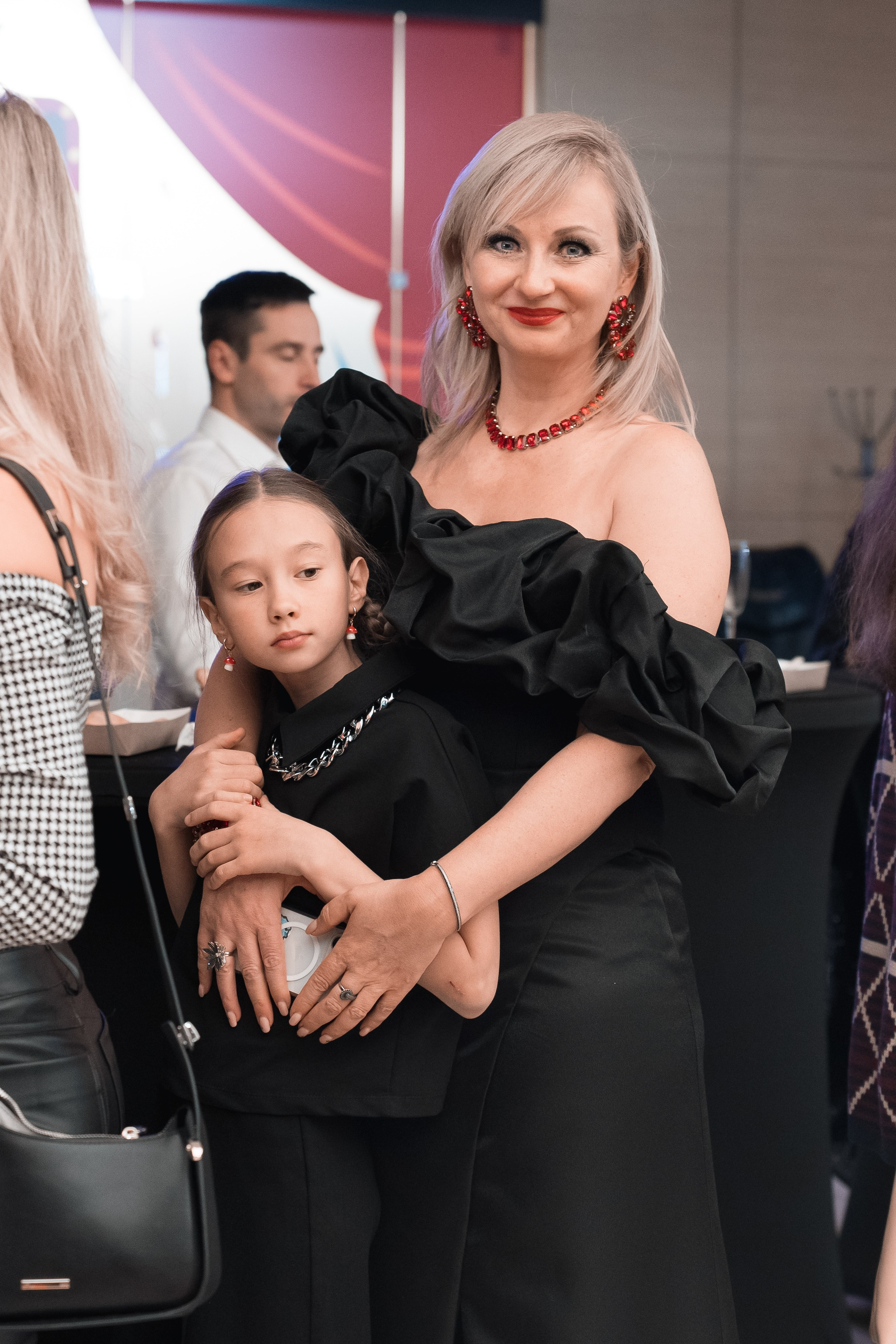 Веб-сериал «МЫ». Для тех, кто не ждёт удачи, а создаёт её. Каждая фотосессия — это твой момент, твой стиль, твой успех. 📸