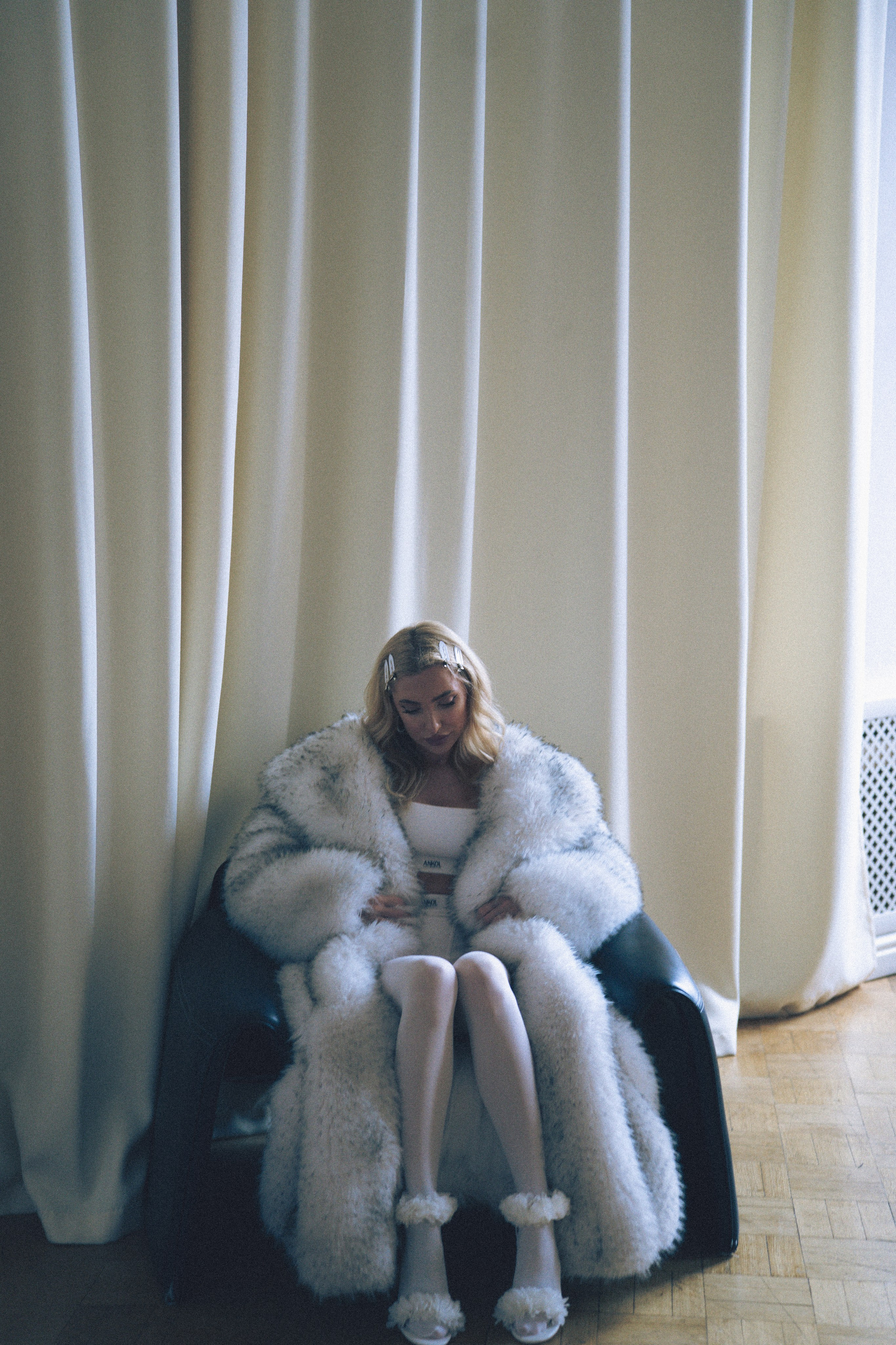 МИНИМАЛИЗМ В СТУДИИ НА ЧЕРНЫШЕВСКОЙ В СТУДИИ С БАЛКОНОМ. Профессиональный фотограф, Санкт-Петербург — Виктория Богомолова