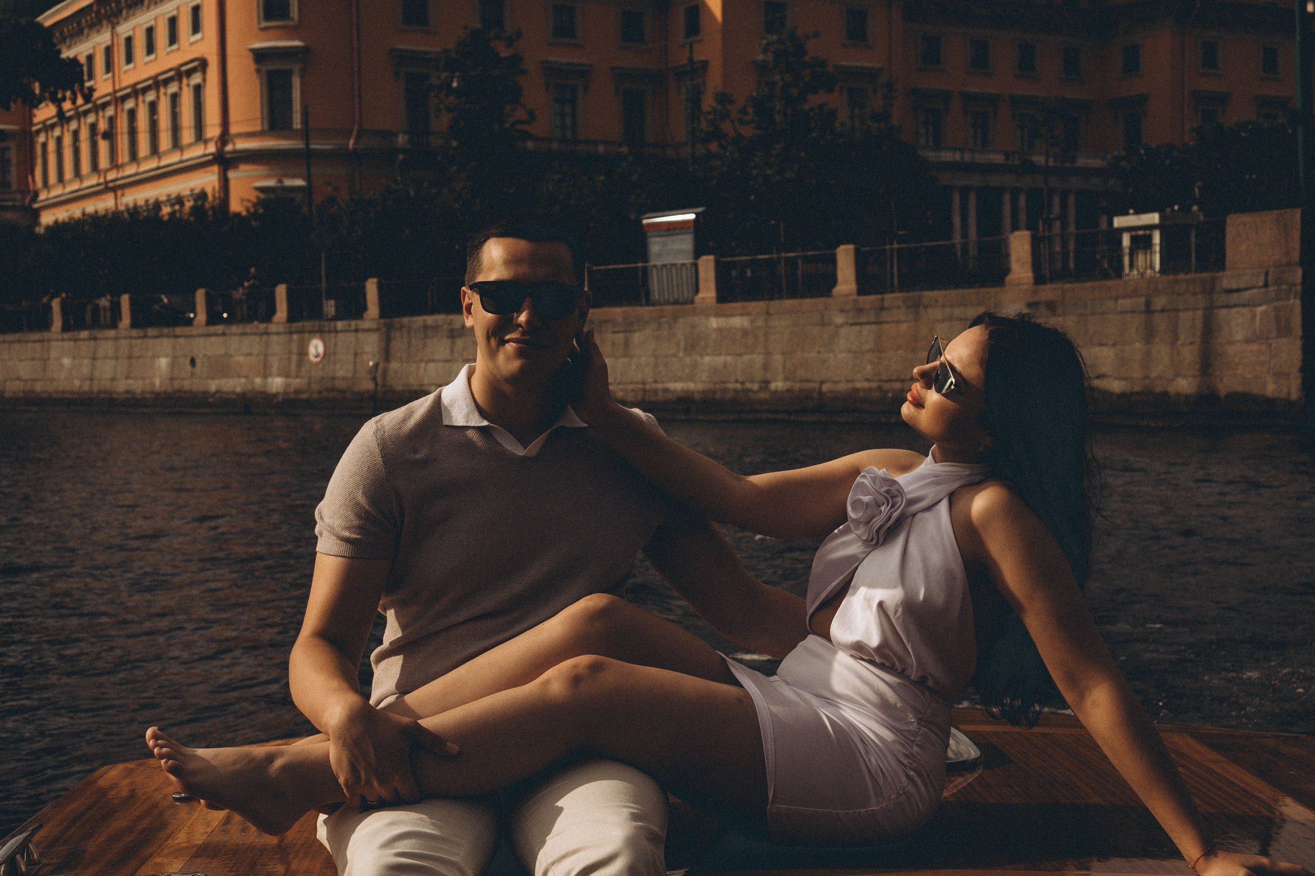 СВАДЕНБНАЯ СЬЕМКА НА КАТЕРЕ ПО КАНАЛАМ САНКТ-ПЕТЕРБУРГА И В АКВАТОРИИ НЕВЫ. Профессиональный фотограф, Санкт-Петербург — Виктория Богомолова