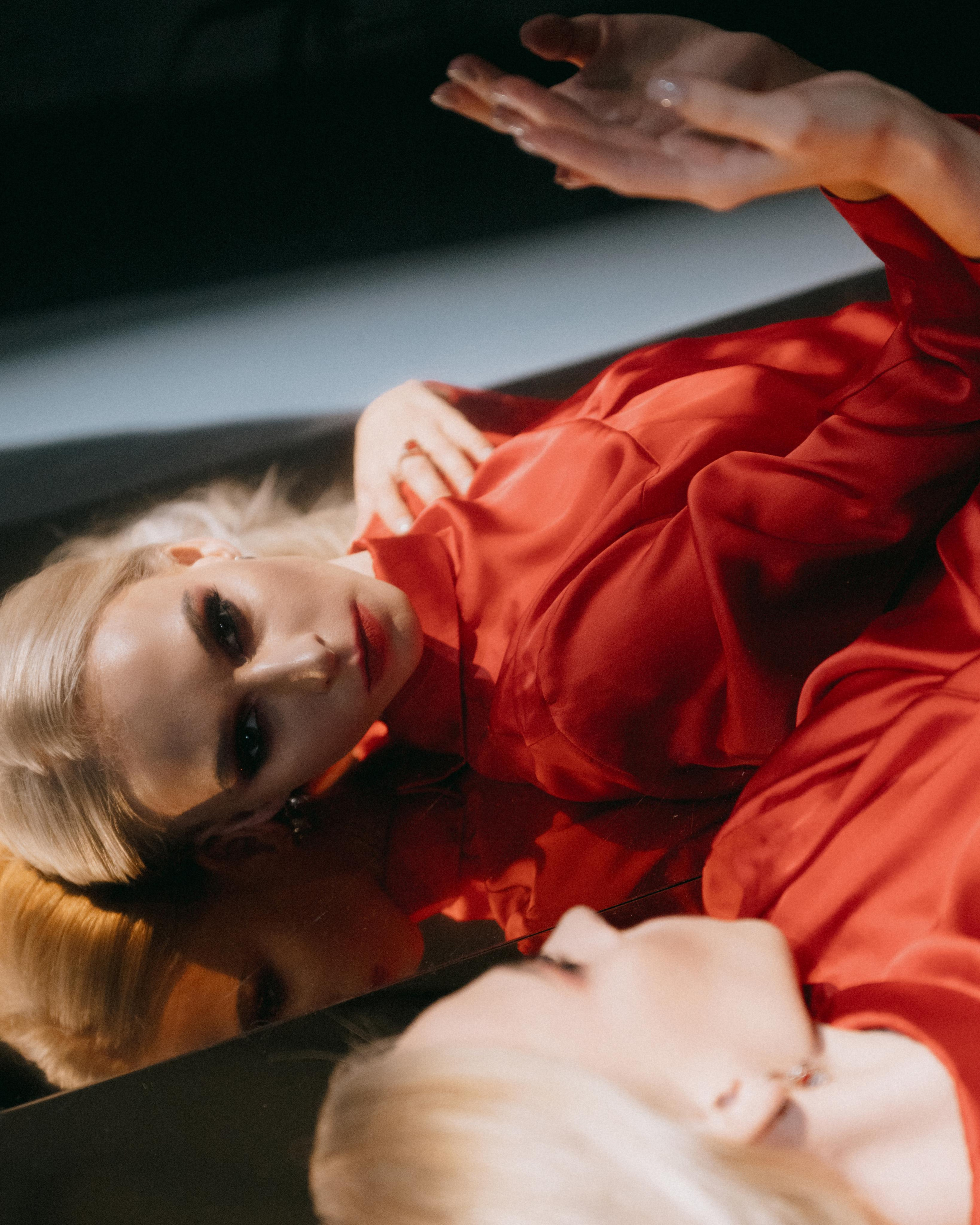 Red wind. Z H U R A V L E V