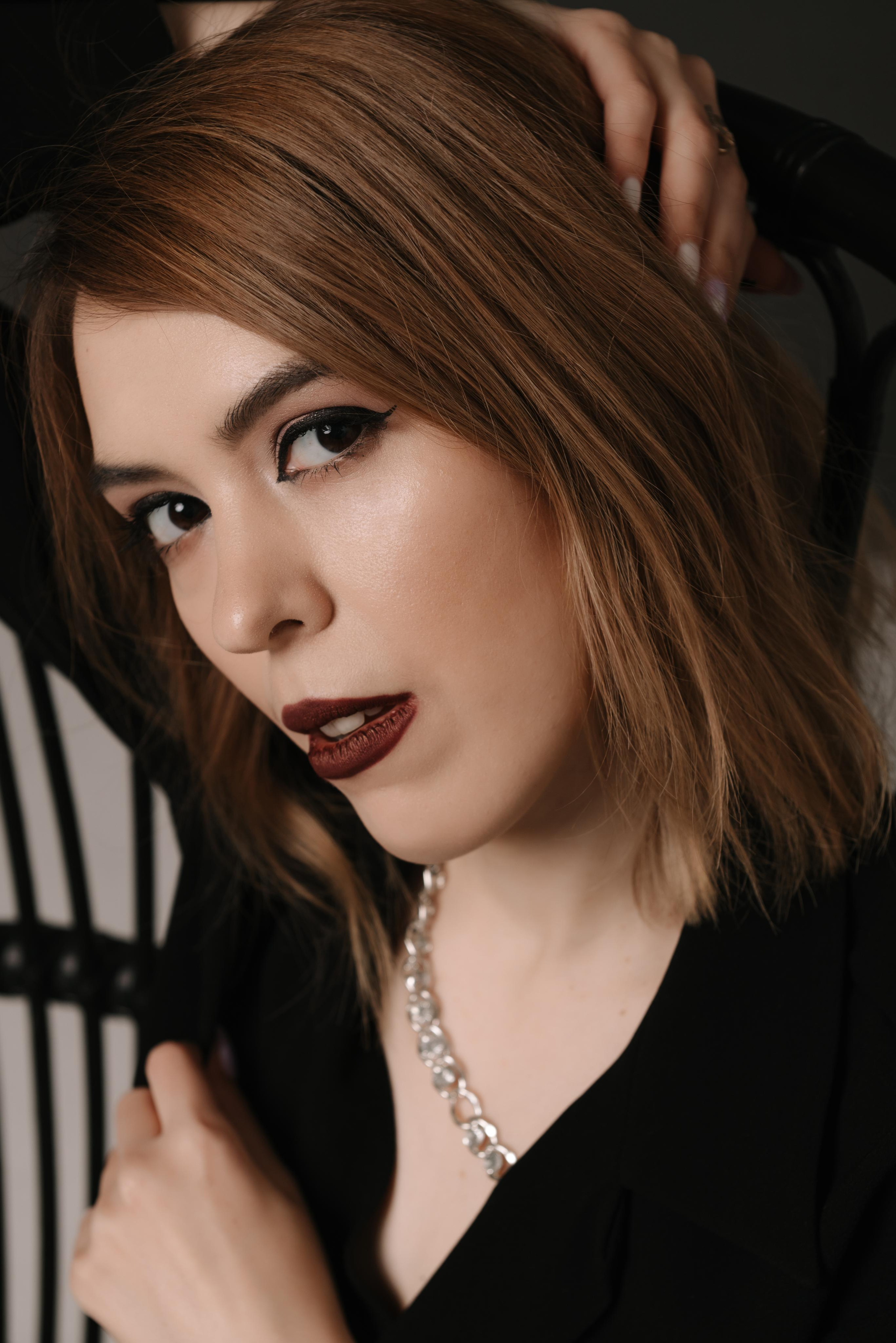 Юлия. Z H U R A V L E V