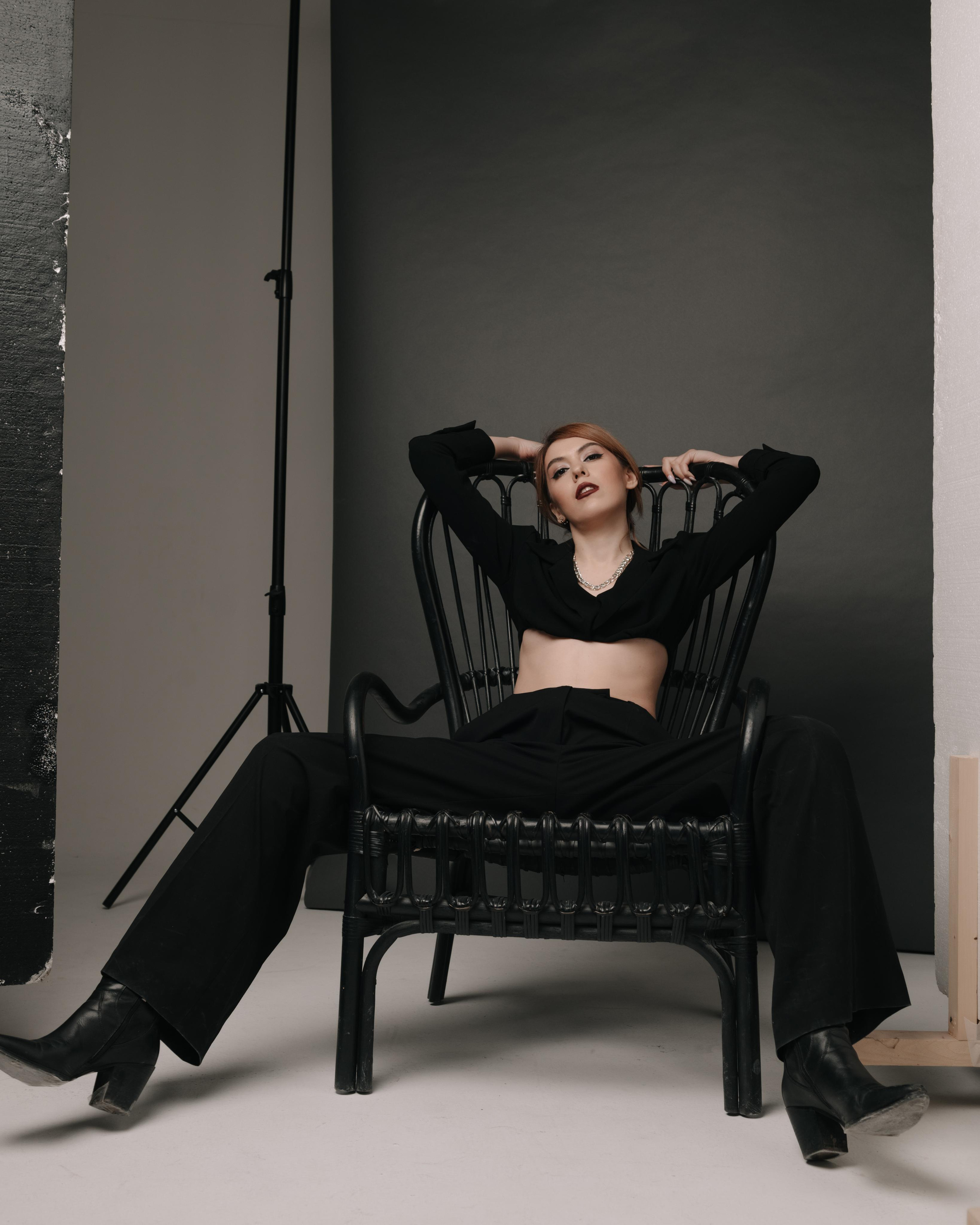 Юлия. Z H U R A V L E V