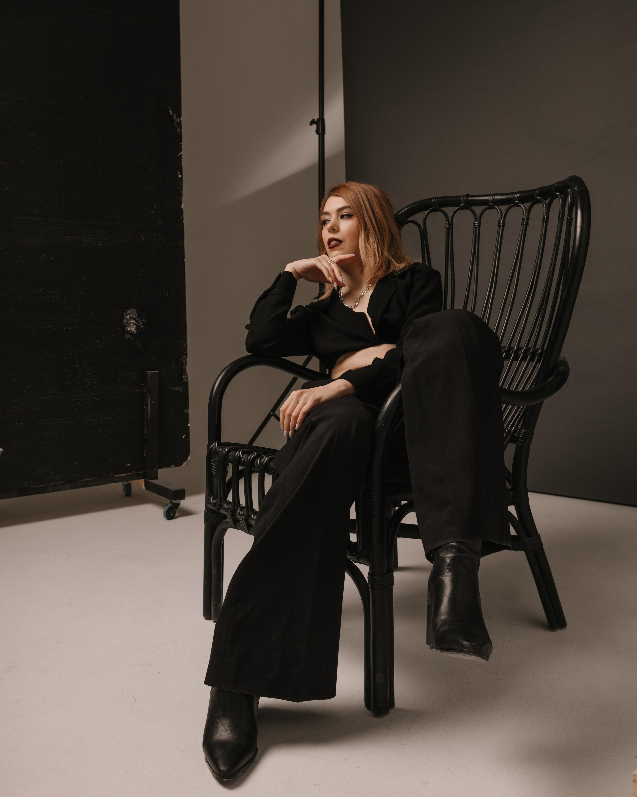 Юлия. Z H U R A V L E V