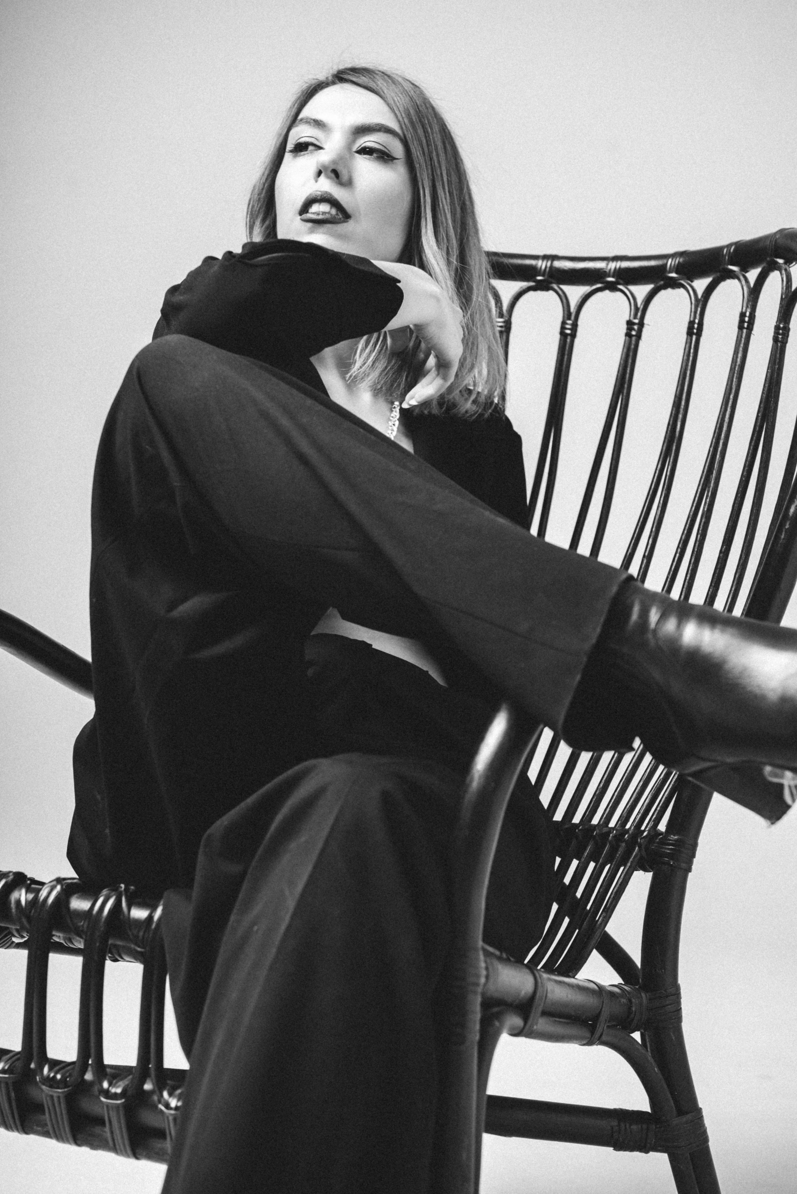 Юлия. Z H U R A V L E V