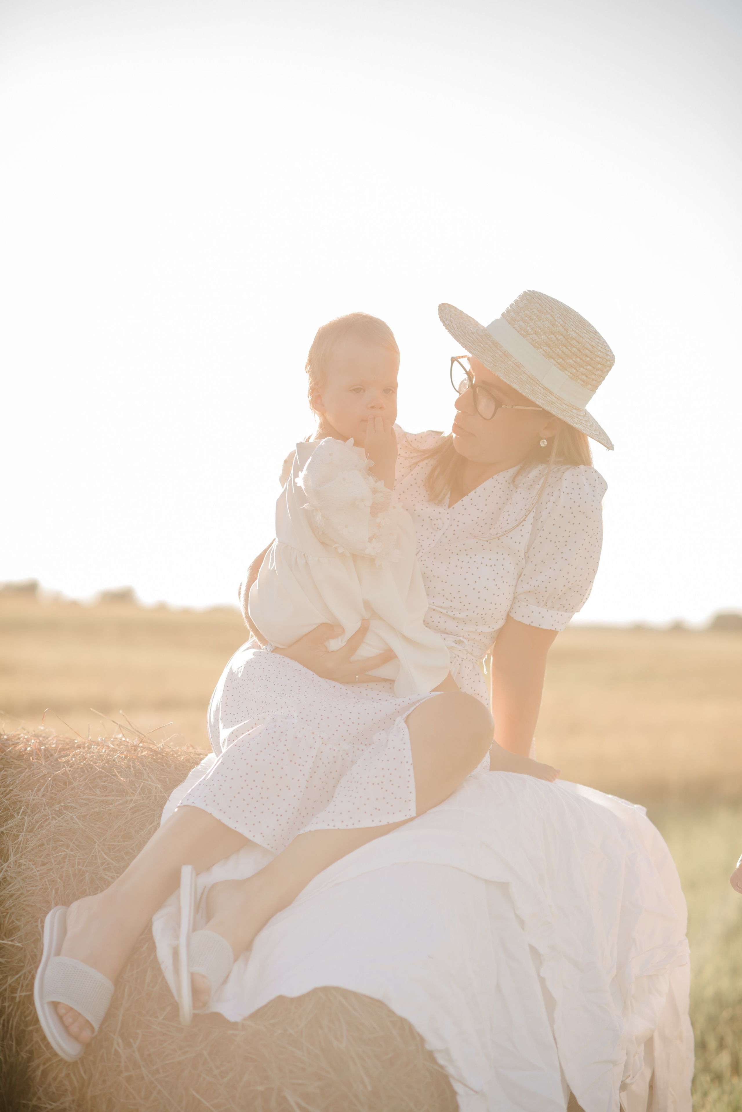 Семья в поле. Свадебный и семейный фотограф Евгения Кононова
