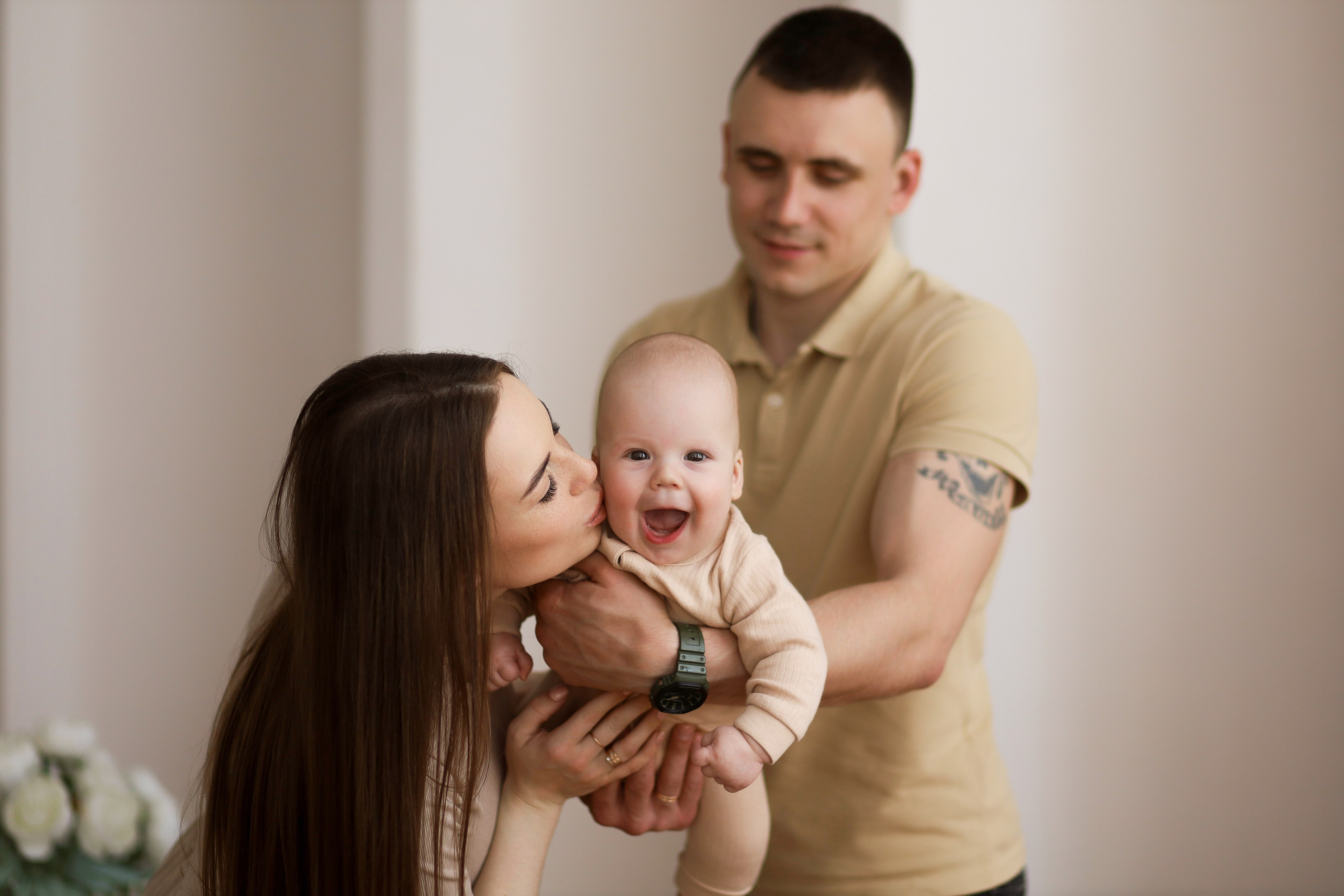 Семейная съёмка в белом зале. ФОТОГРАФ ХАБАРОВСК АНАСТАСИЯ РАЧЕНКОВА