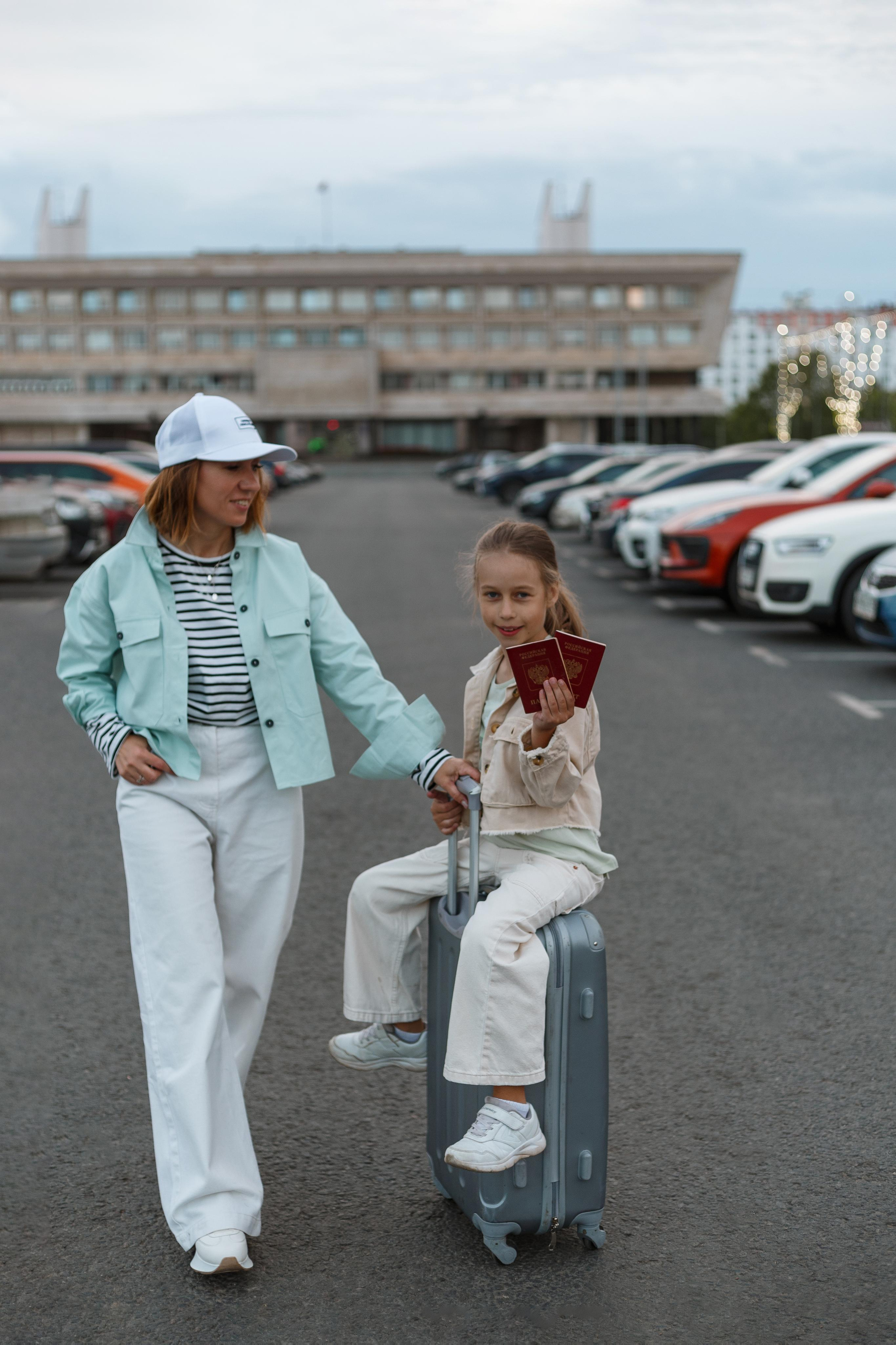 Организатор авторских туров с детьми Светлана. Фотограф брендов в Санкт-Петербурге Полина Суворова