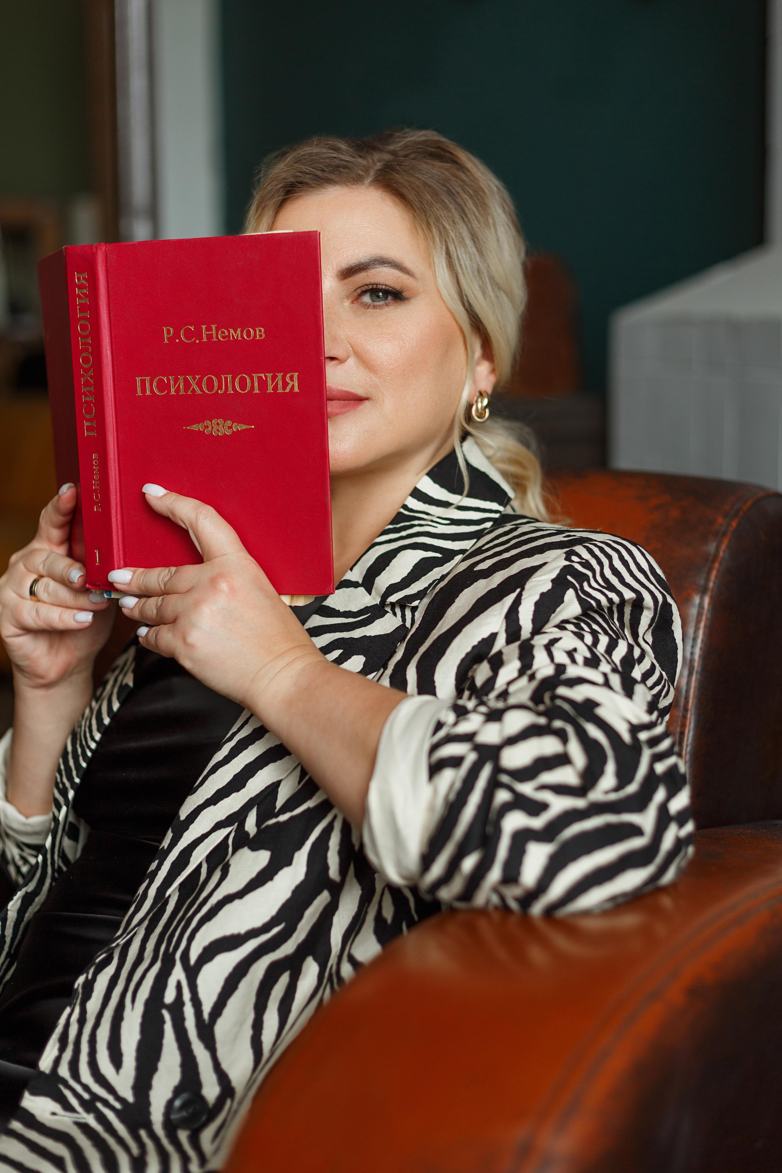 Копирайтер Анастасия. Фотограф брендов в Санкт-Петербурге Полина Суворова