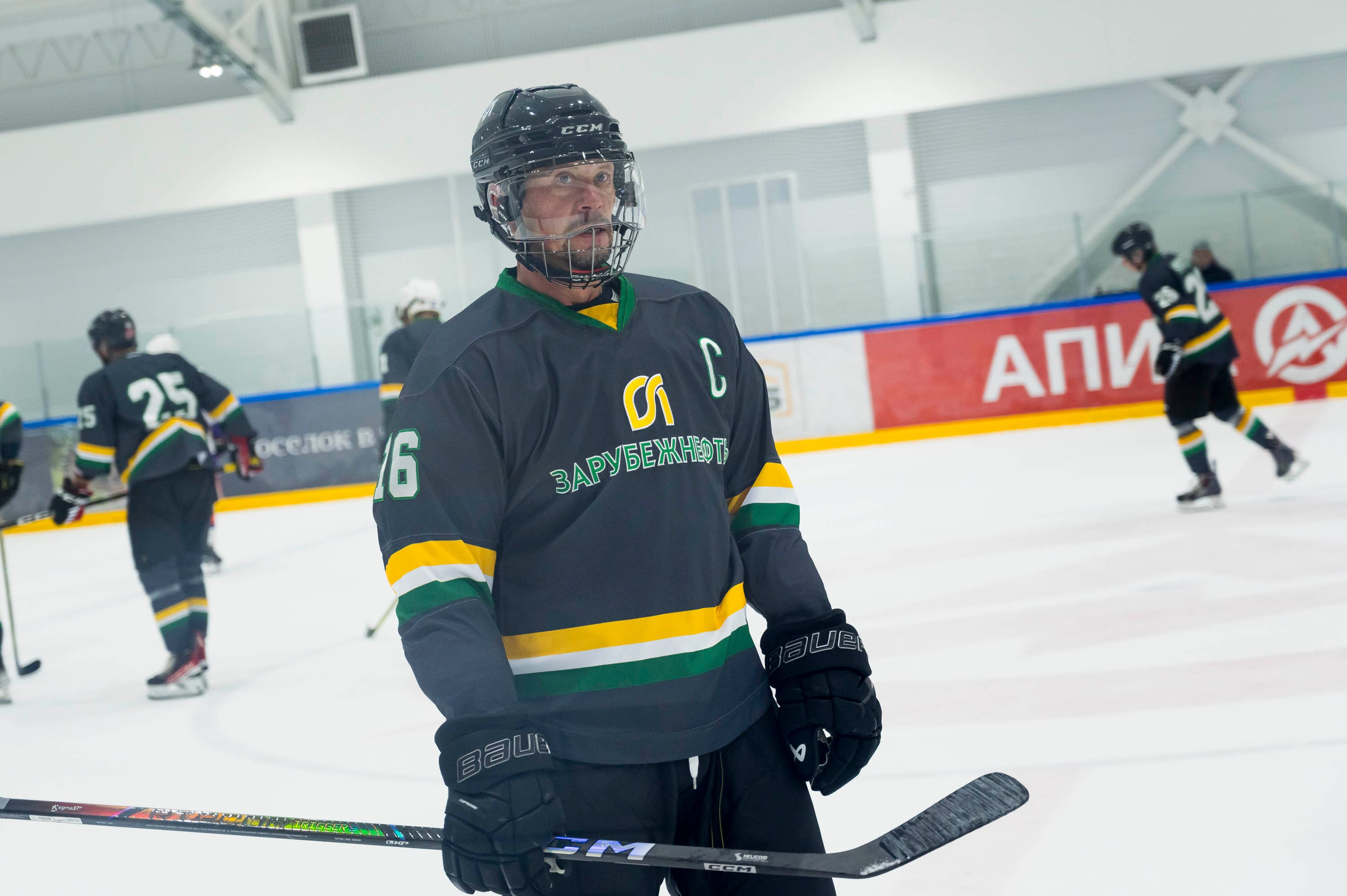 Хоккейный матч корпоративной команды Зарубежнефть. Репортажный фотограф и видеограф Слава Думчев. Тимбилдинги, отчетники, корпоративы