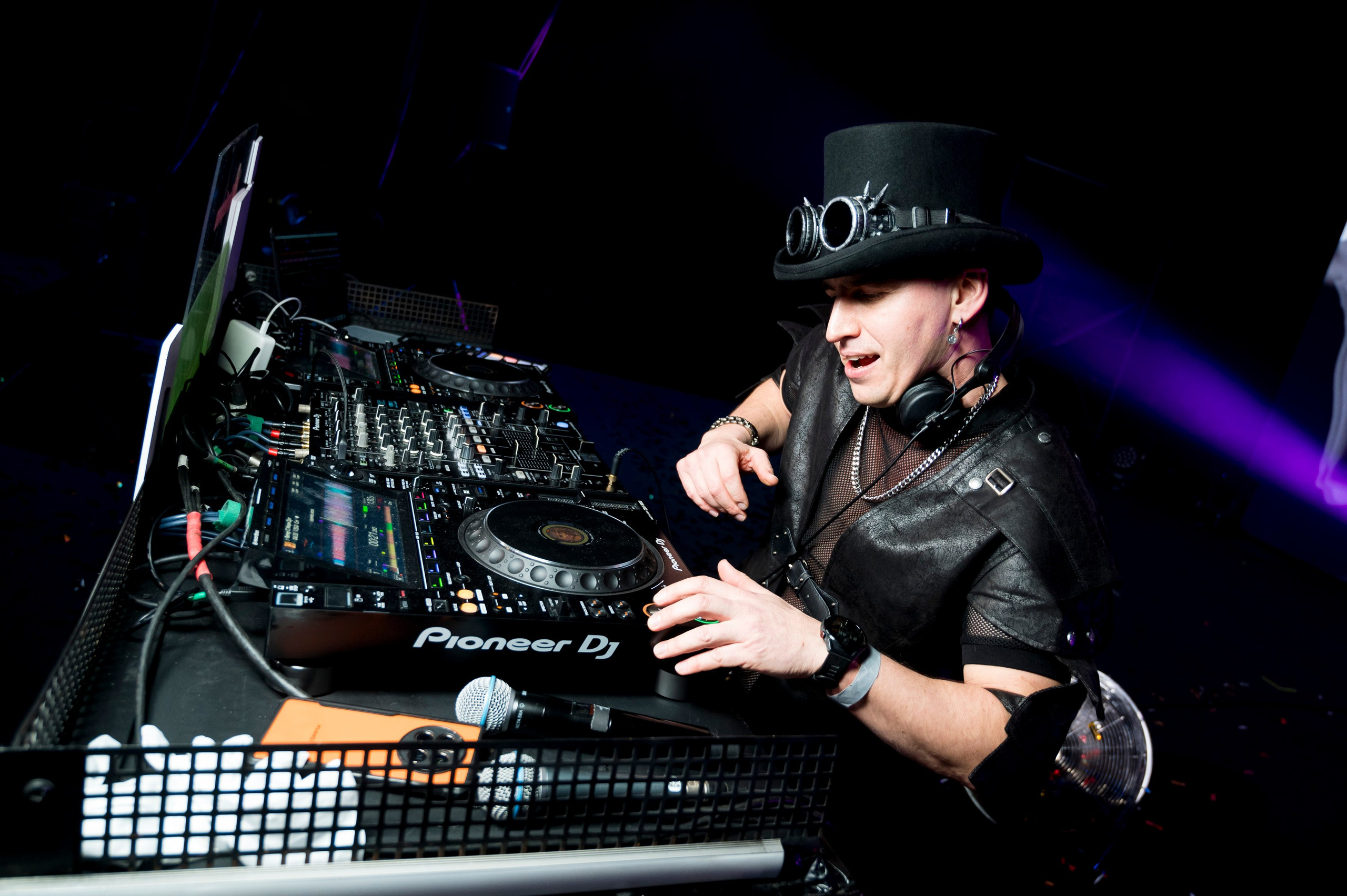 Новогодний корпоратив «Пятерочка». Репортажный фотограф и видеограф Слава Думчев. Тимбилдинги, отчетники, корпоративы