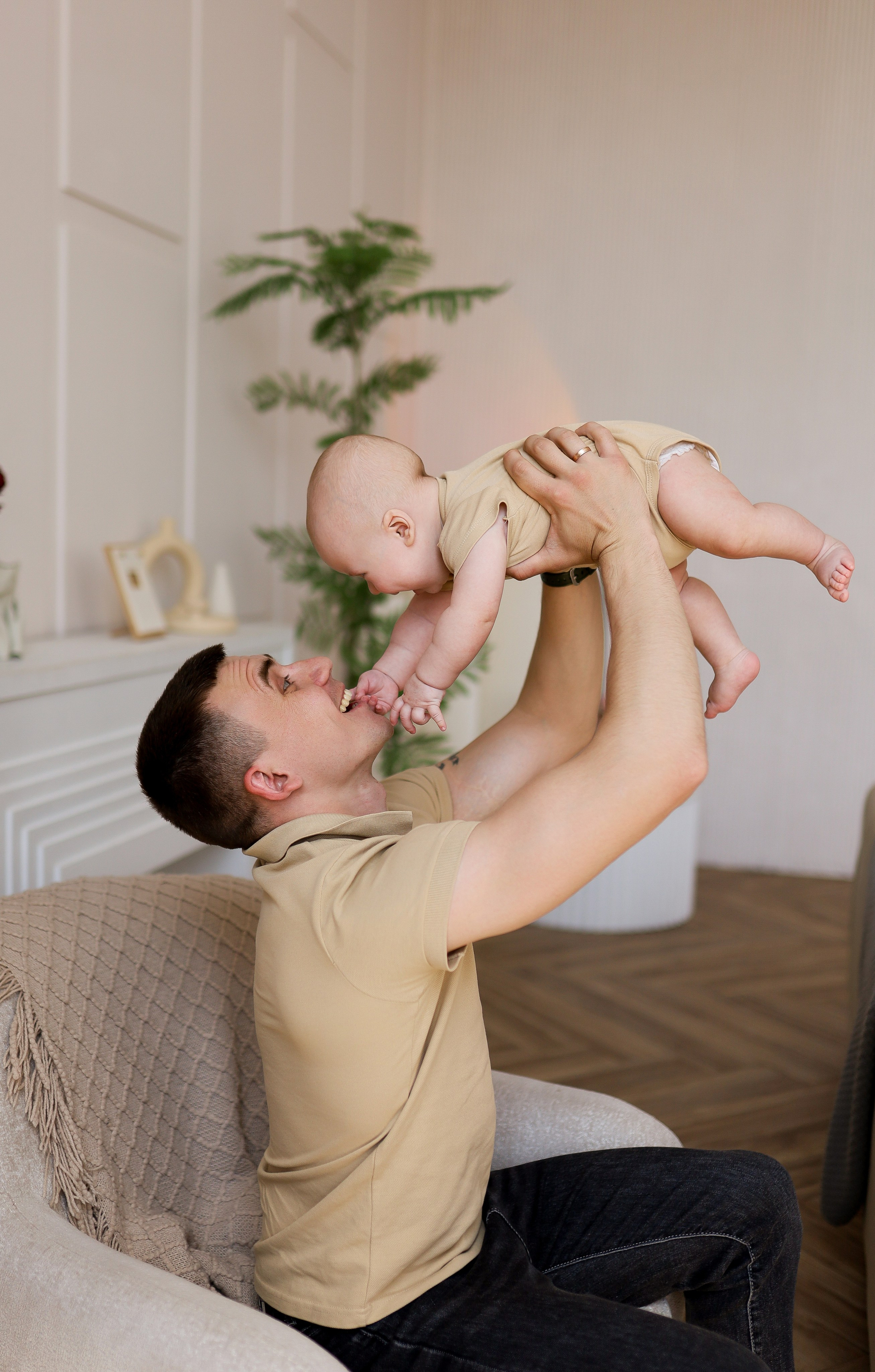 Семейная съёмка в белом зале. ФОТОГРАФ ХАБАРОВСК АНАСТАСИЯ РАЧЕНКОВА