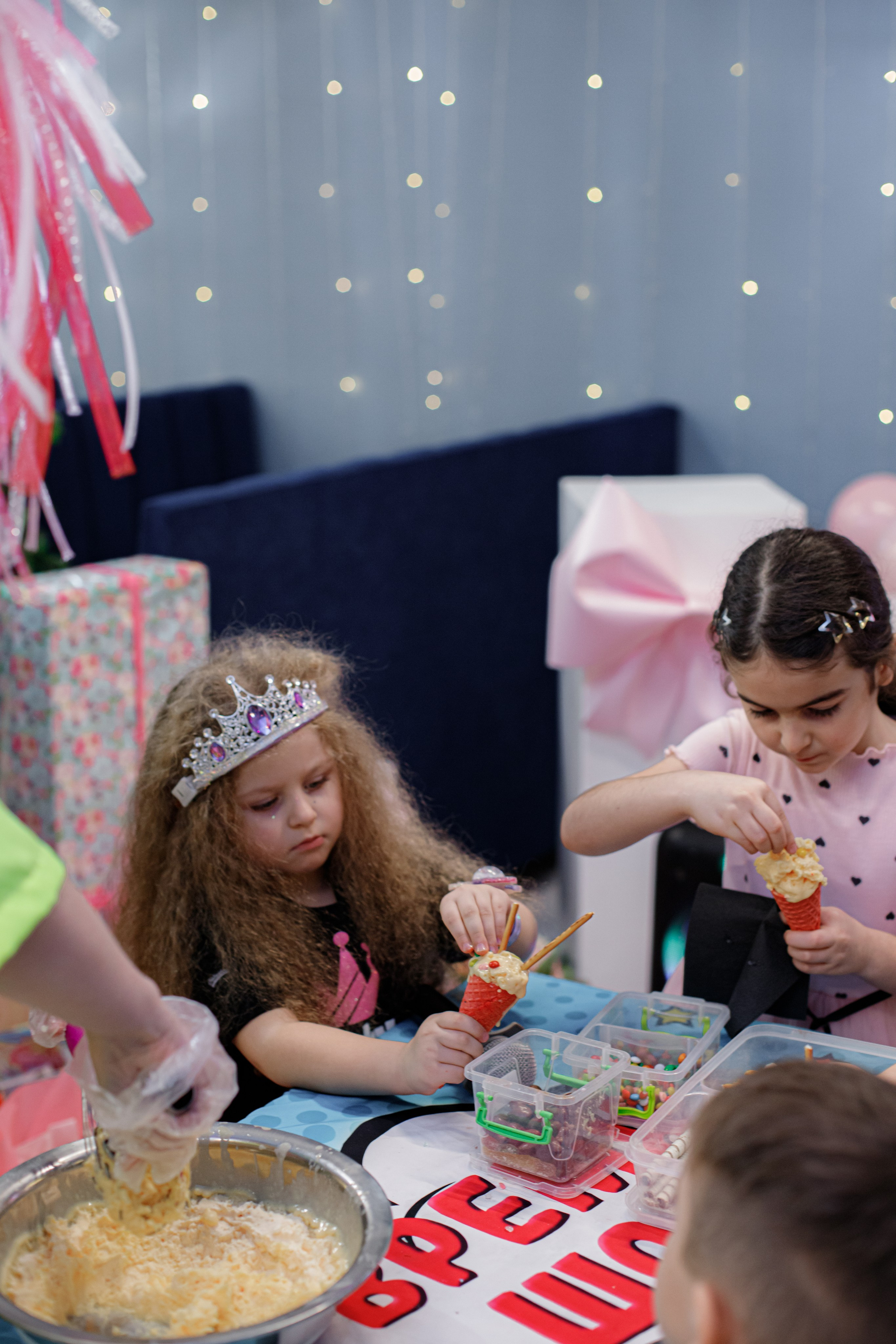 ASIA'S BIRTHDAY PARTY. Photokarish