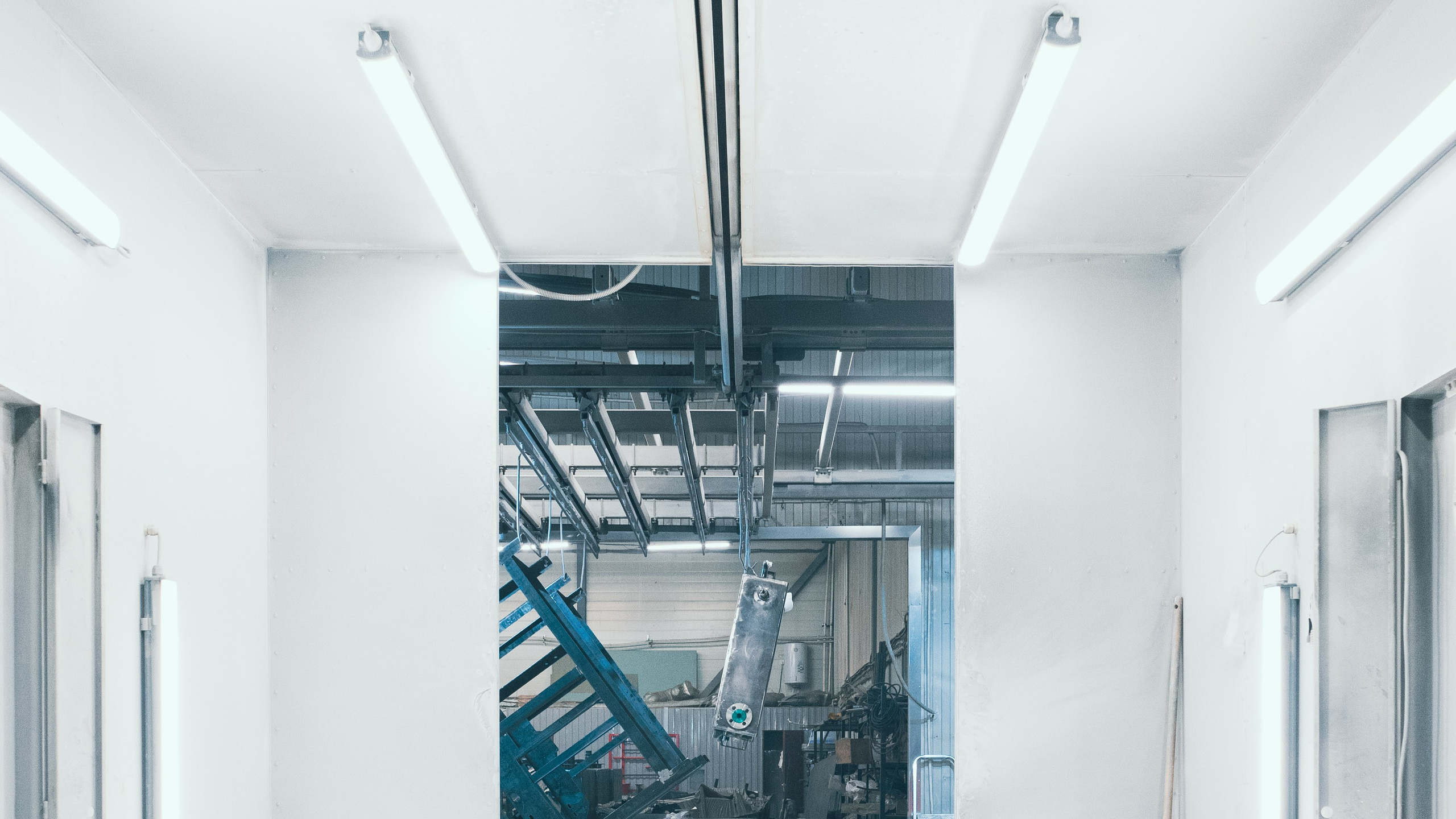 Рабочие цеха компании ПВК. Коммерческий Фотограф Виктор Фоменых