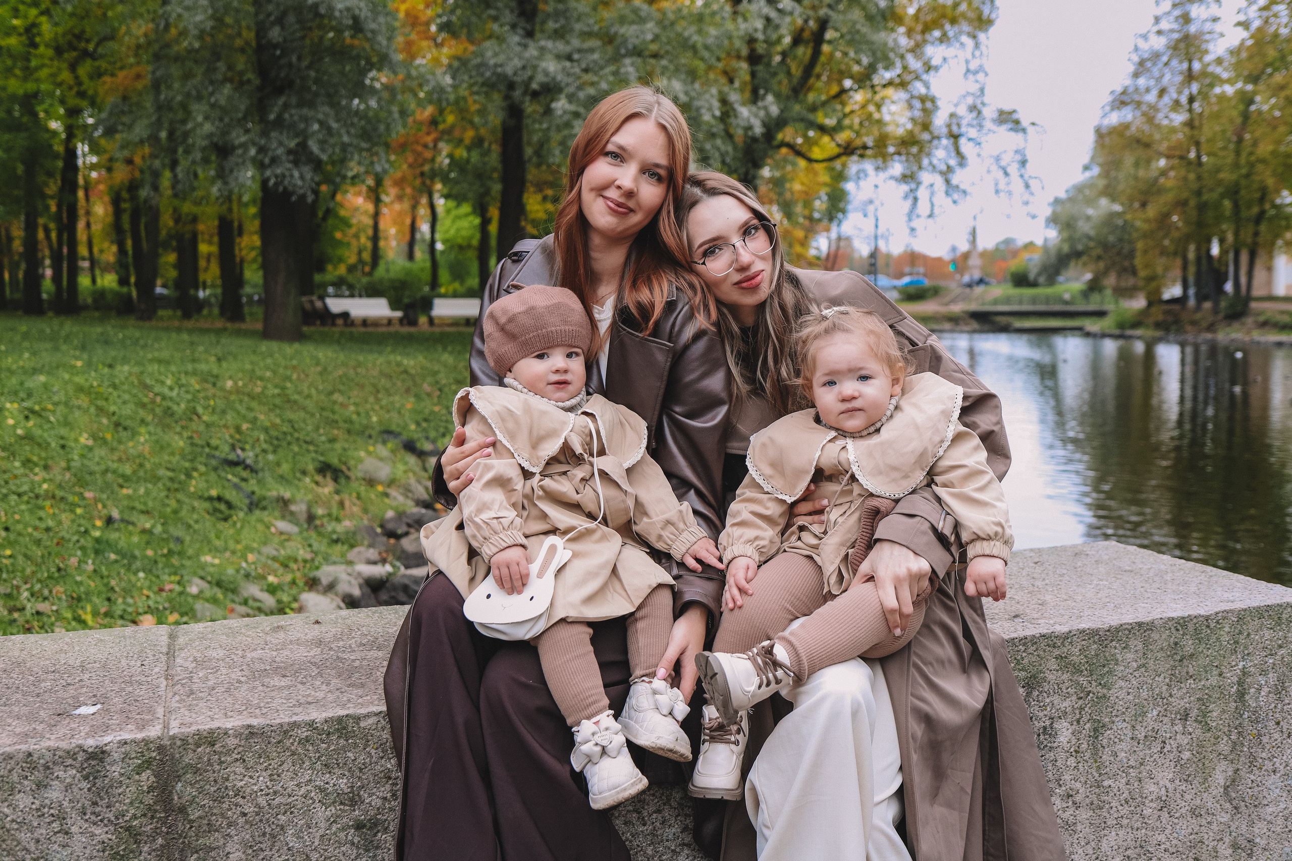 Мамы с дочками в осеннем парке. Фотограф Олеся Беляева | Санкт-Петербург и Ленобласть