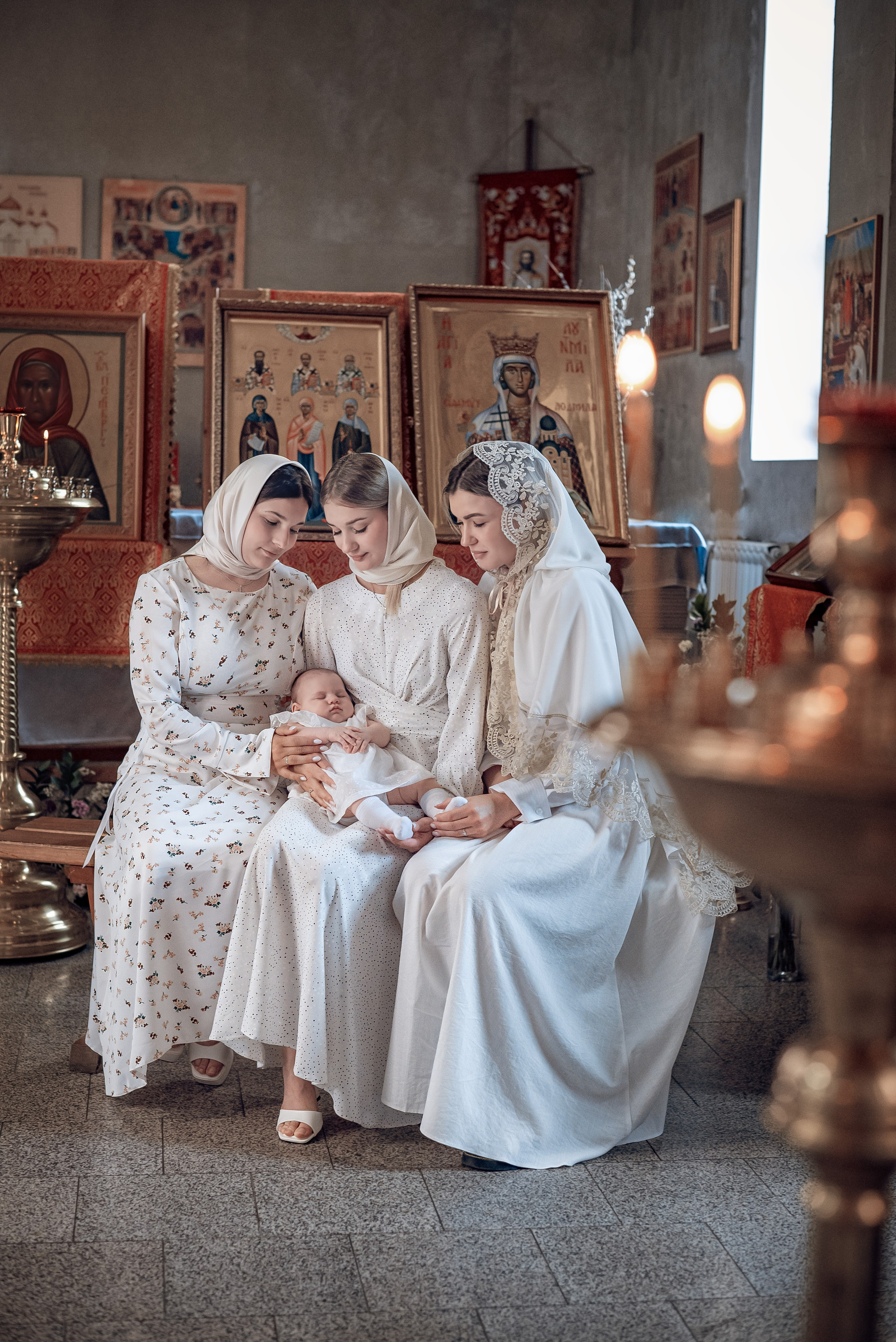 Крещение Василисы в храме исповедников и новомучеников Российских. Фотографы крещения/венчания  Красноярск Татьяна и Вячеслав Переваловы