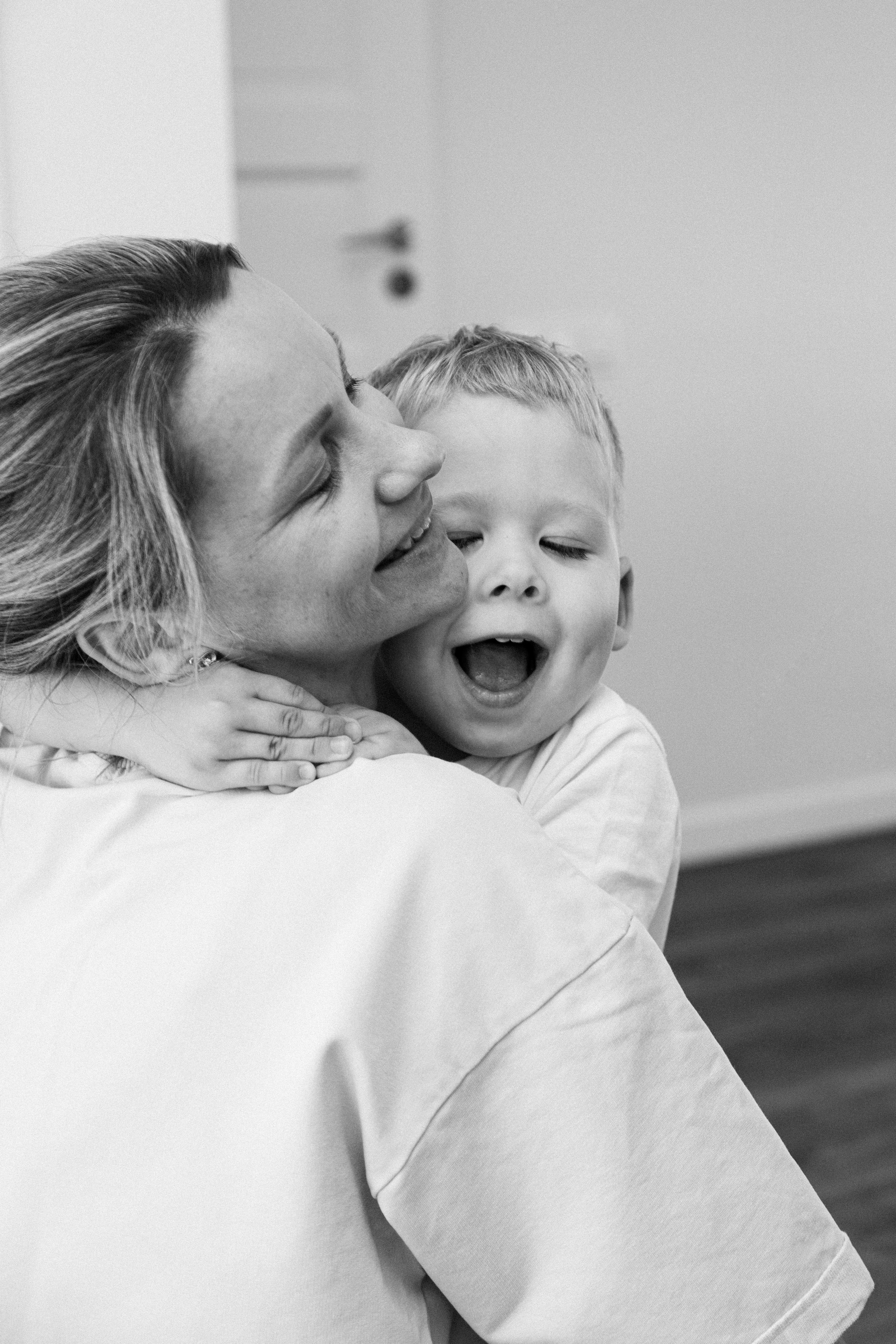 Семейная фотосессия дома. Детский и контент фотограф Надя Волкова Санкт-Петербург