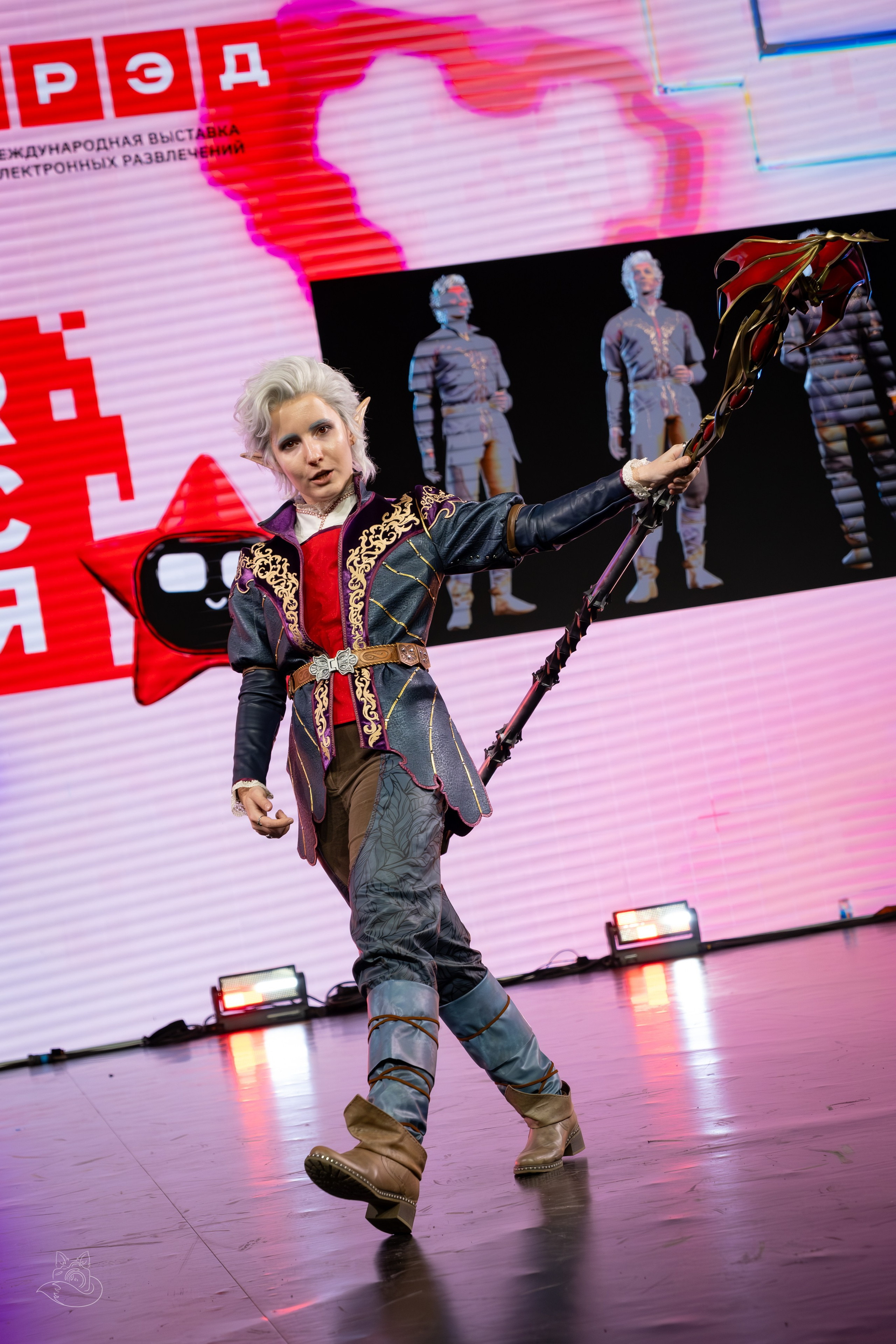 Сцена РЭД ЭКСПО 2024. Косплей фотограф