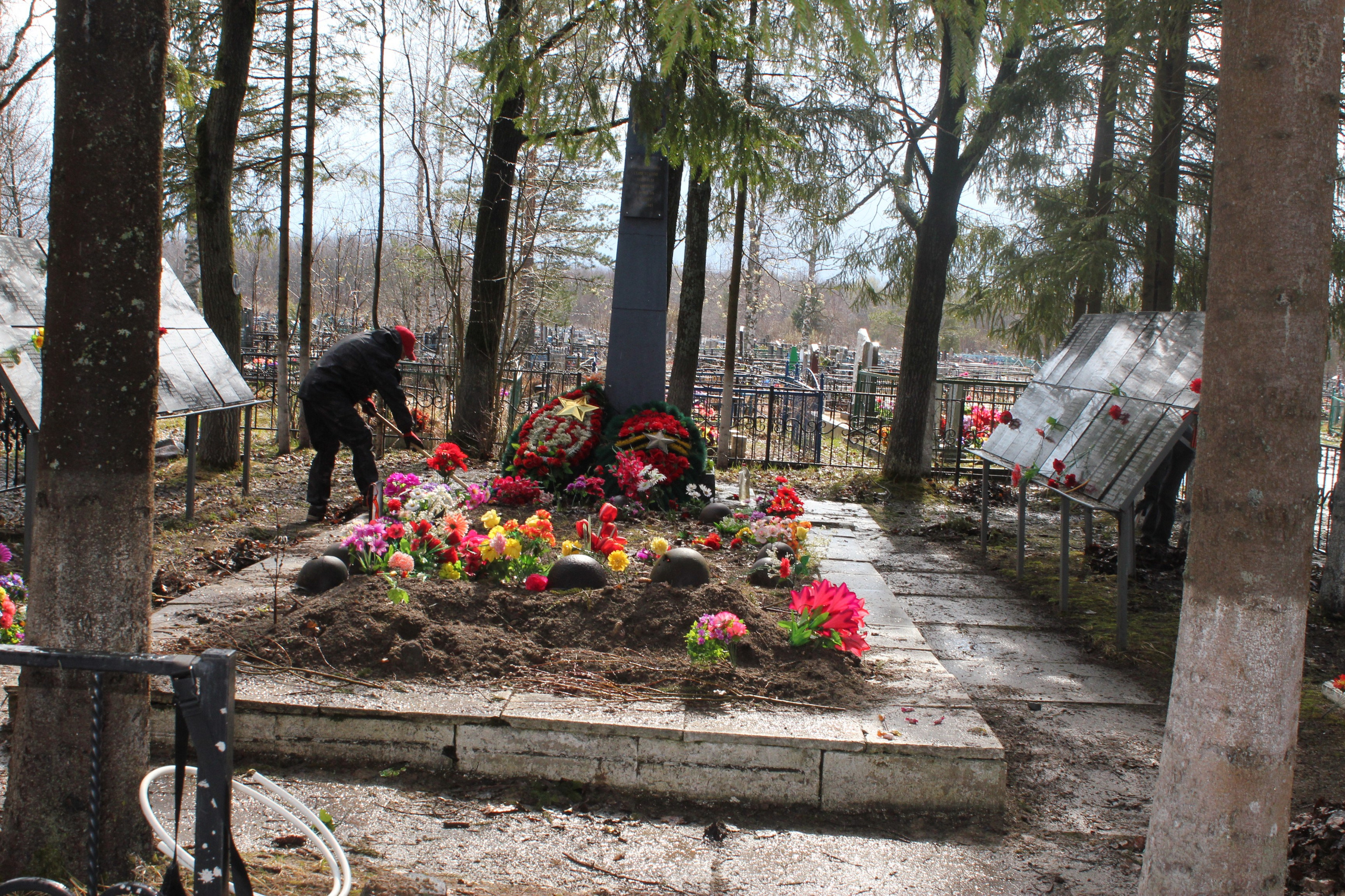 Содержание и благоустройство захоронения. История Назиевского городского поселения