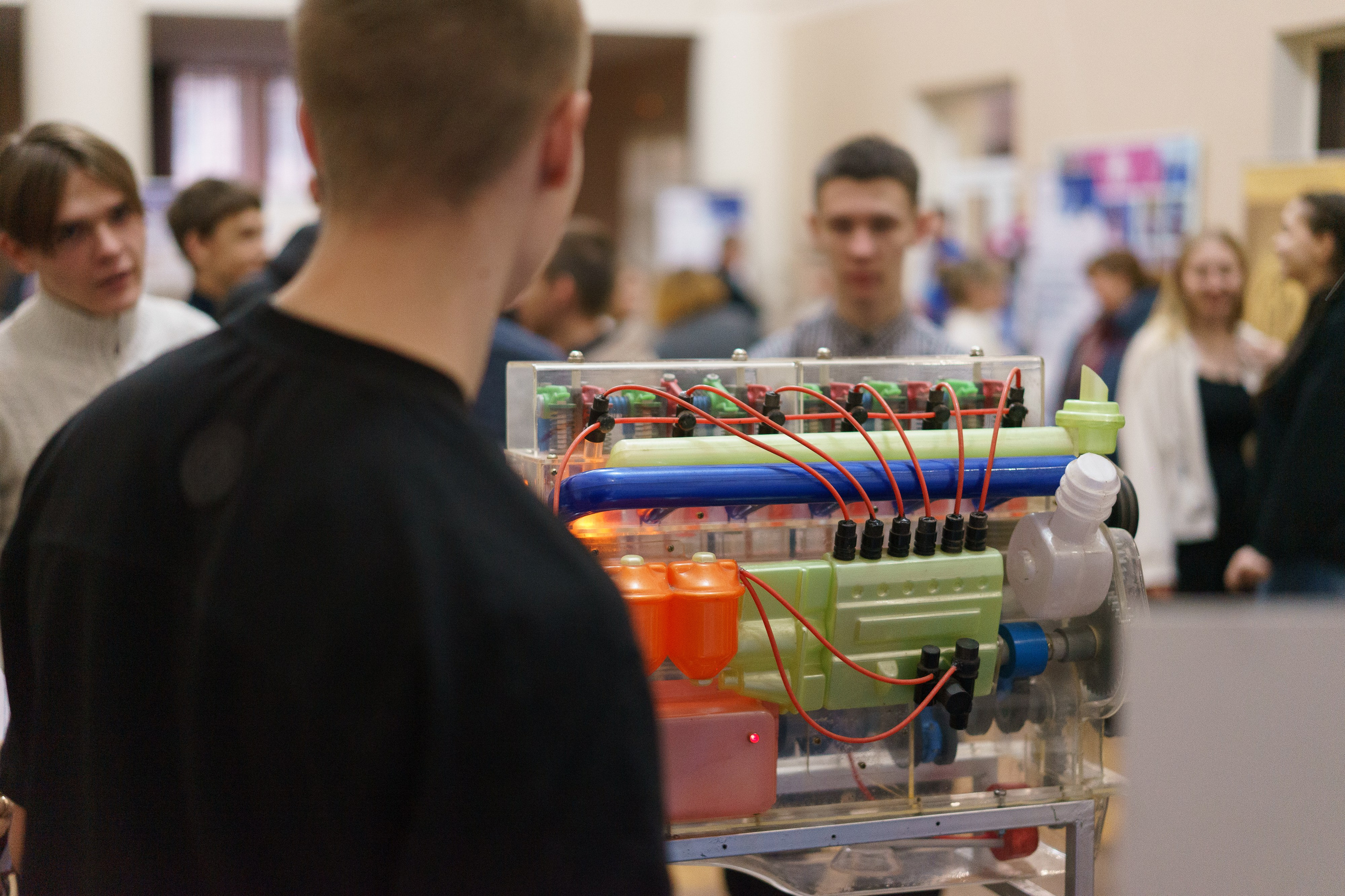 Межотраслевая выставка учебных заведений, Сафоново. Фотограф и видеограф Смоленск | Студия Цезарь