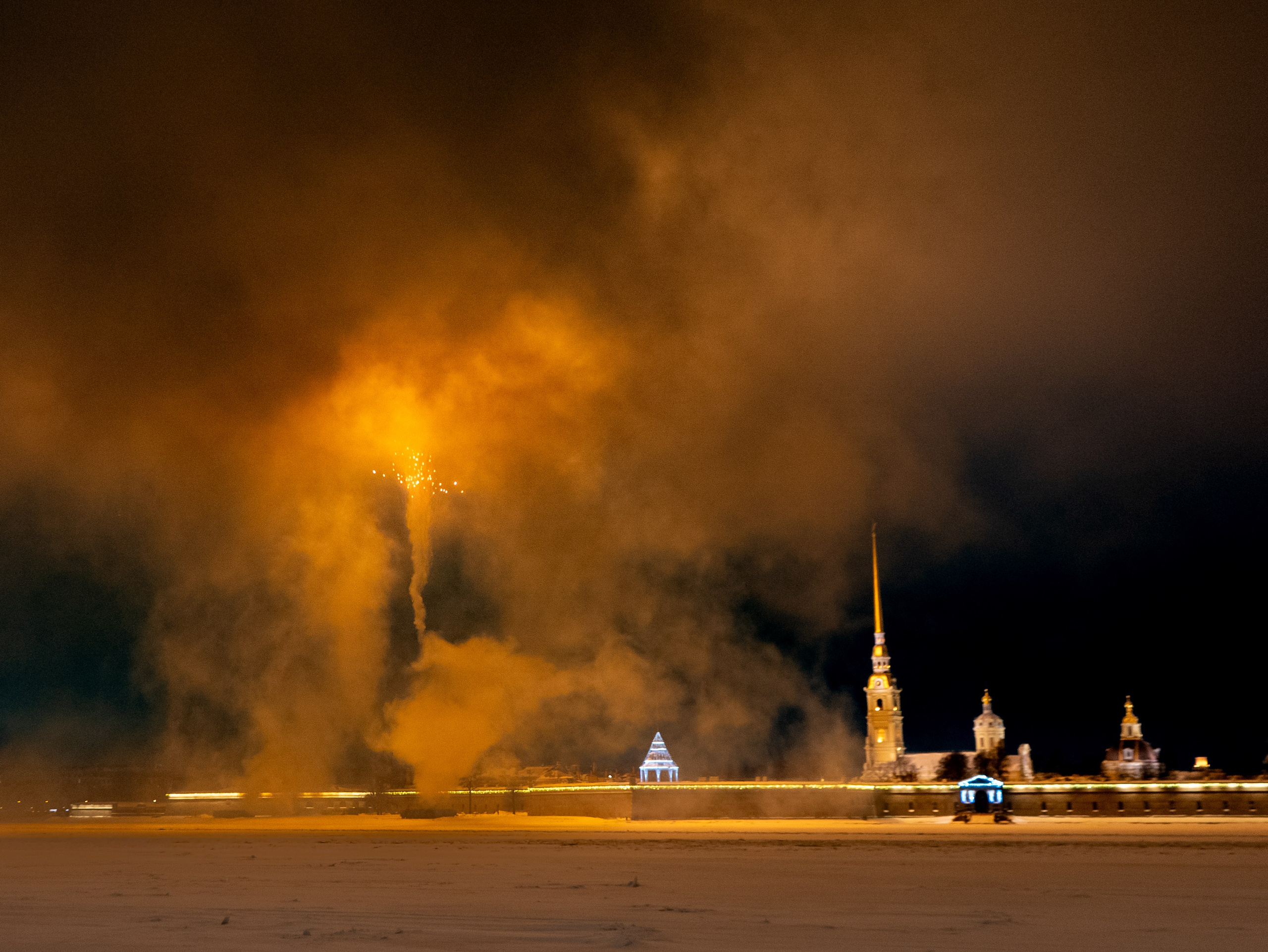 Салют ко Дню снятия блокады Ленинграда. Главная