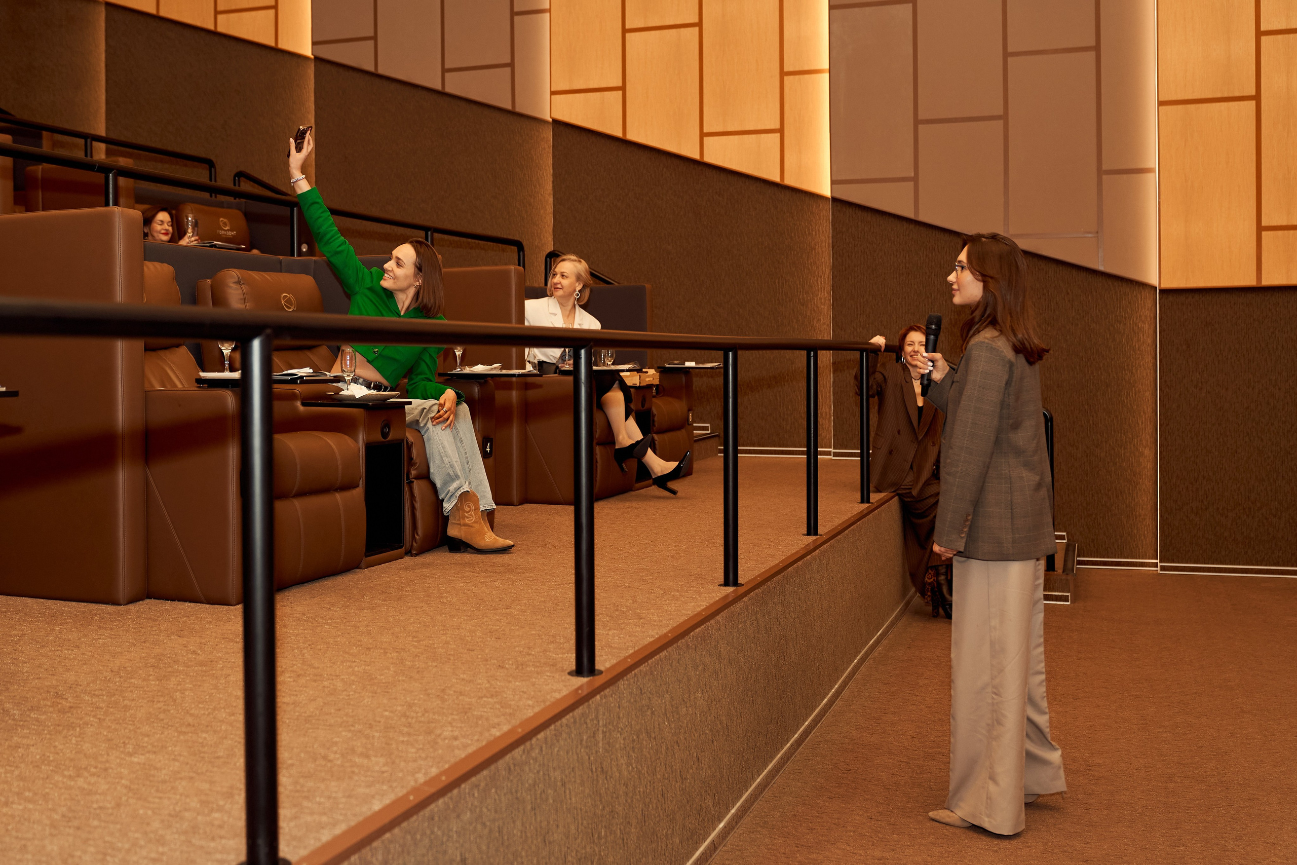 • Горизонт LED. Репортаж. Фотограф, индивидуальные женские, мужские фотосессии в Ростове-на-Дону