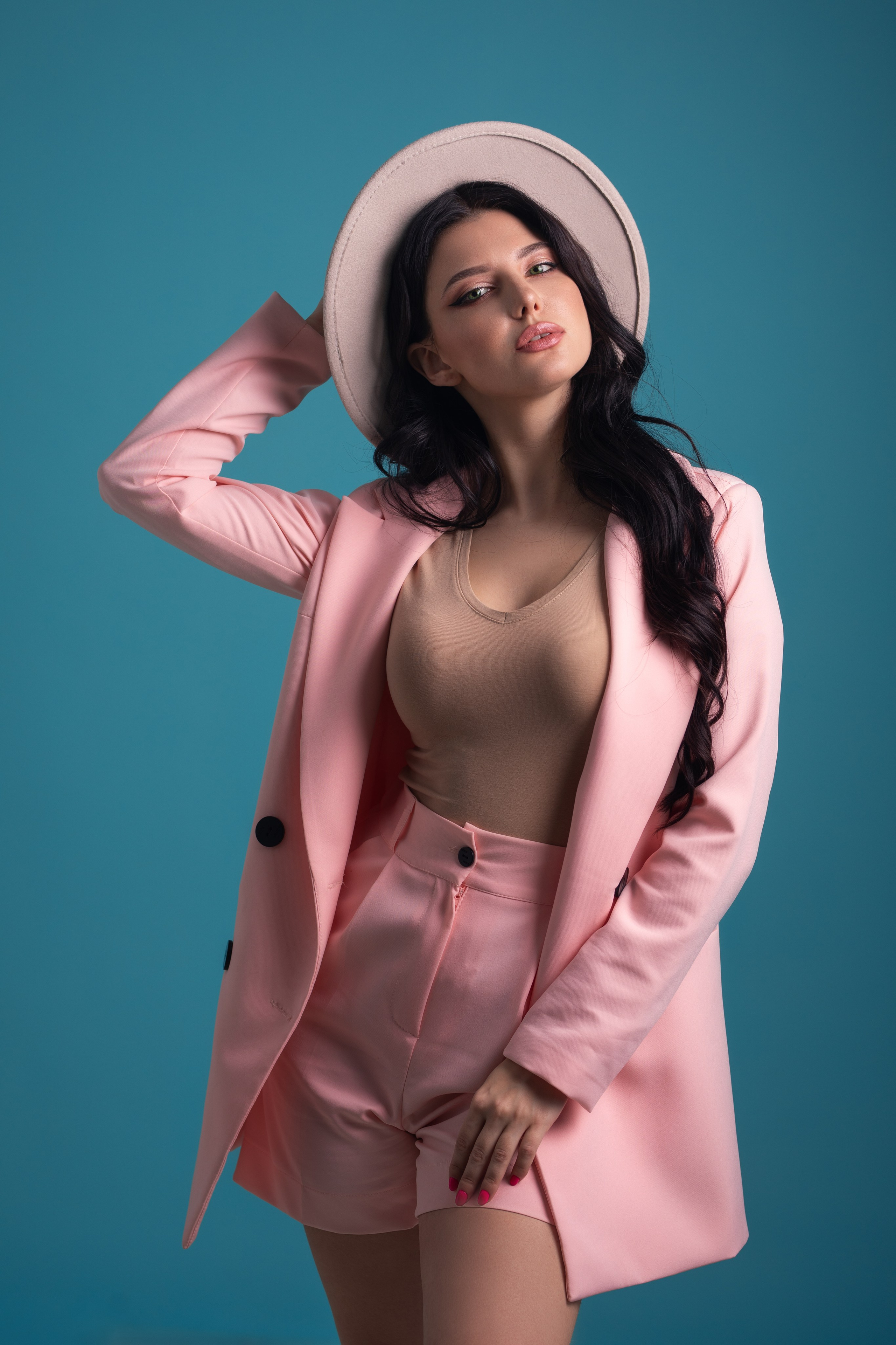 Фотосет с Кристиной в студии на циклораме и на улице города в формате для «себя»