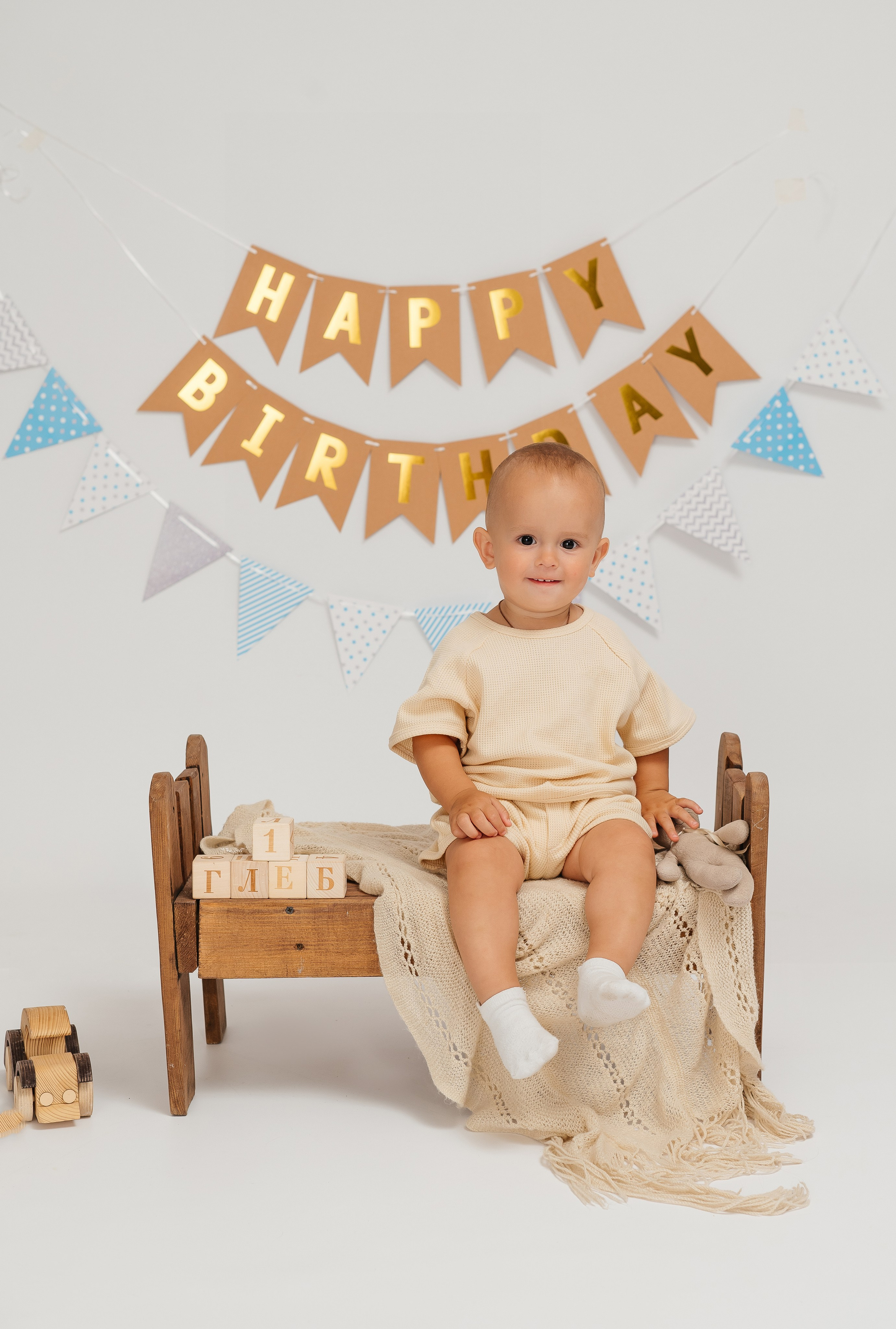 Классический минимализм на бумажном фоне. Свадебный, семейный и школьный фотограф в Бийске Ксения Мамаева