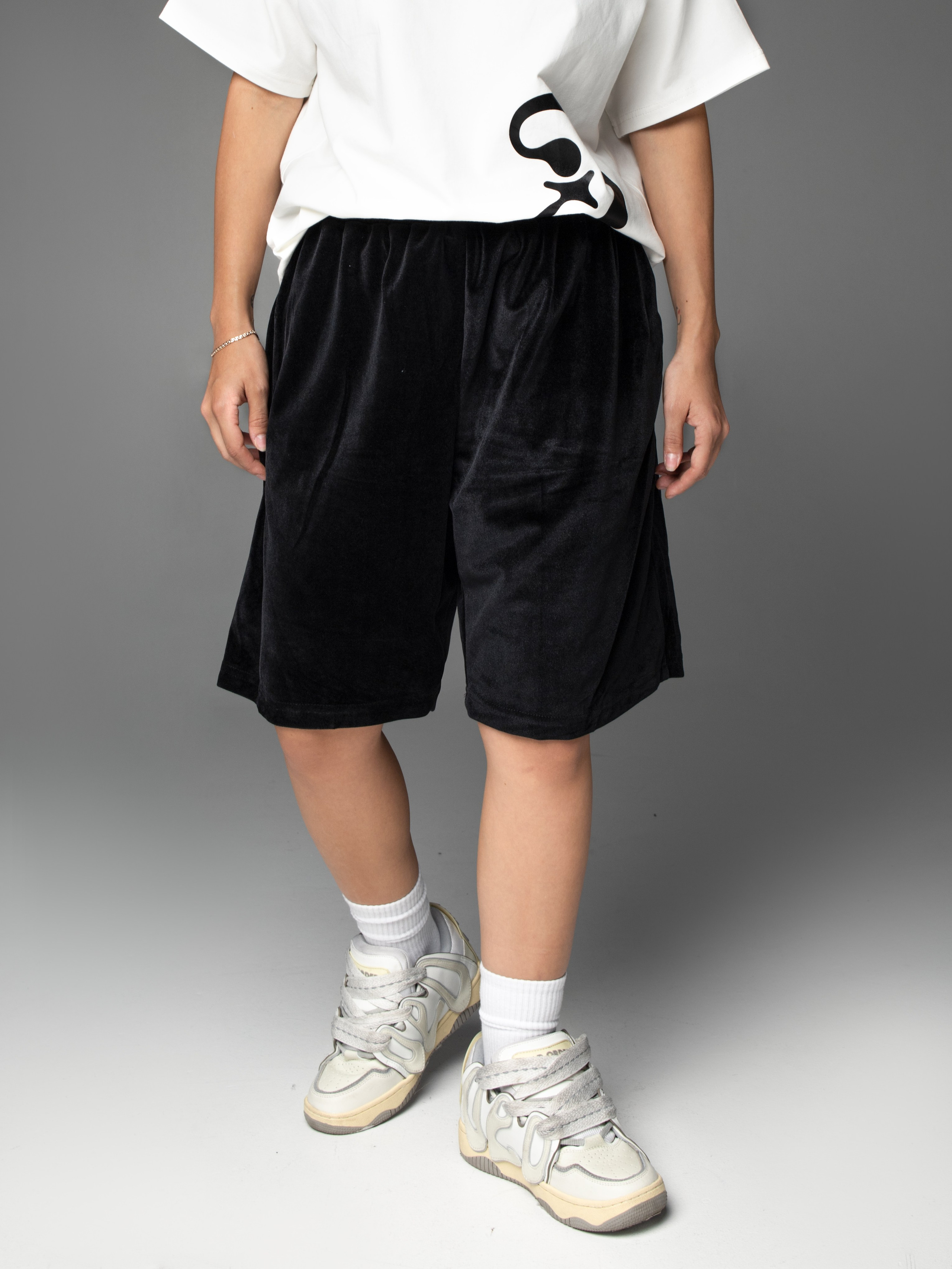 КАТАЛОГ | серый фон. RUNA production — стильные съемки для брендов