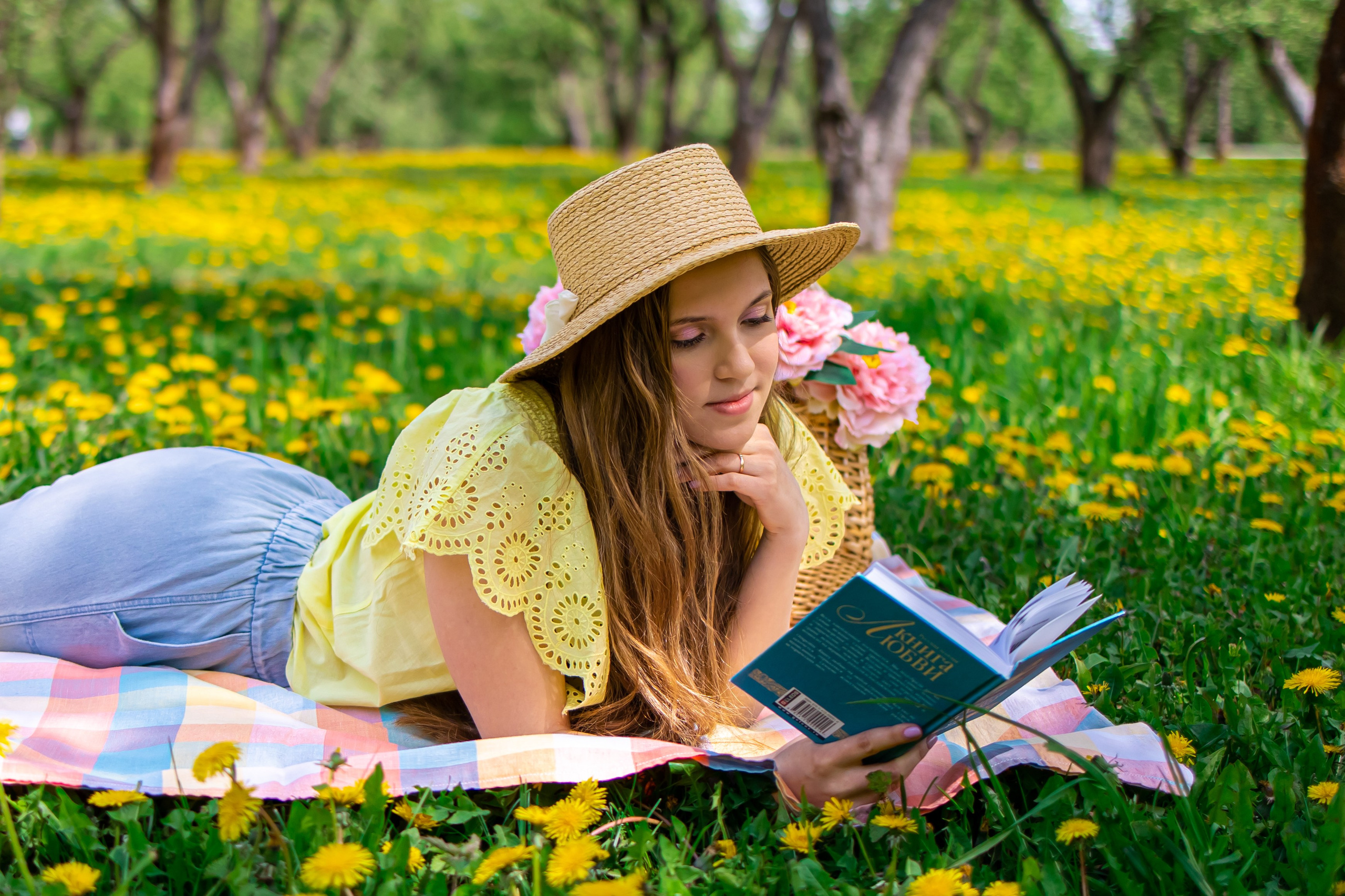 Ира в одуванчиках. Оксана Ромашкина- семейный и ньюборн фотограф из Москвы
