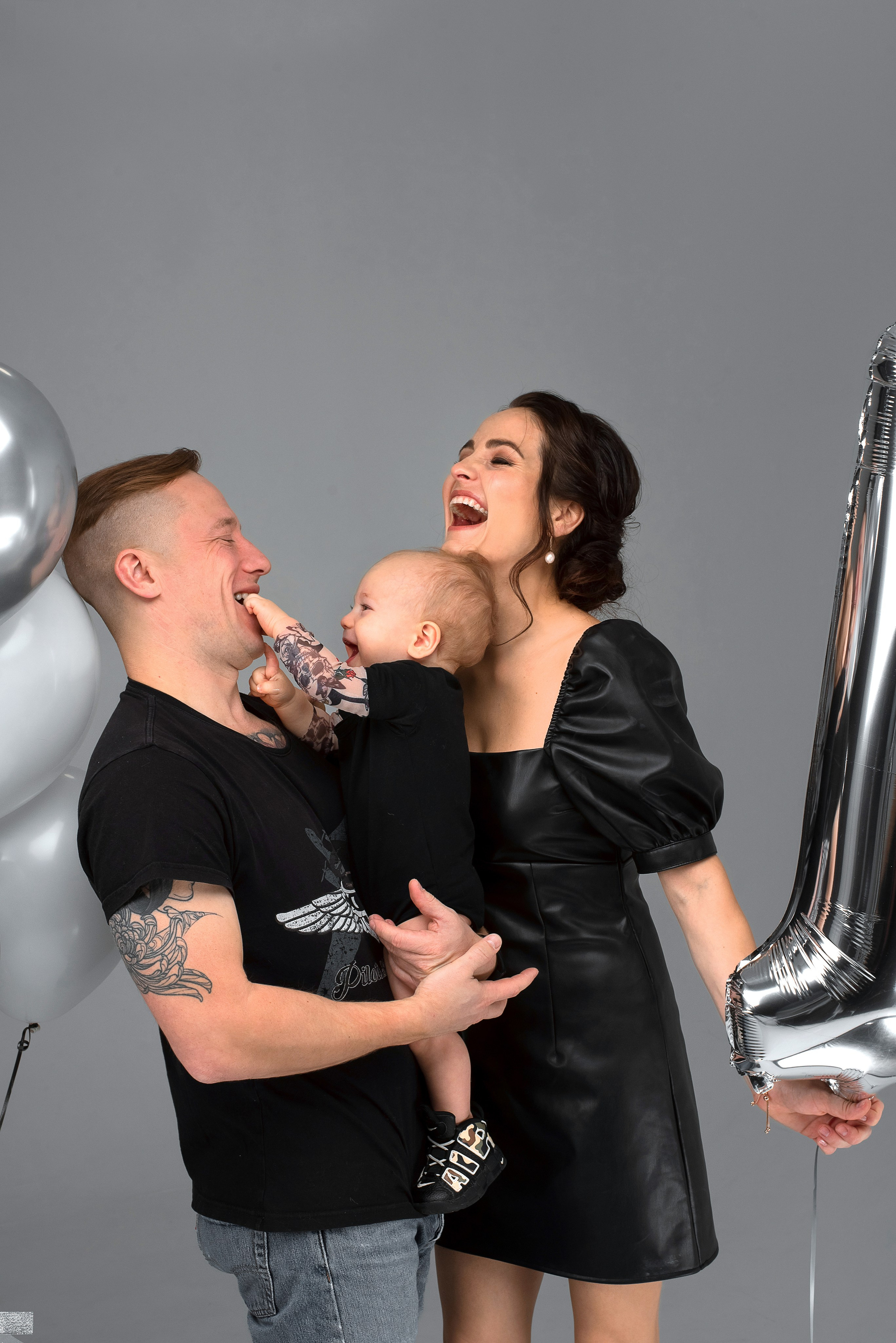 Семейная фотосессия на циклораме в СПб. Фотограф Юлия Кондратьева