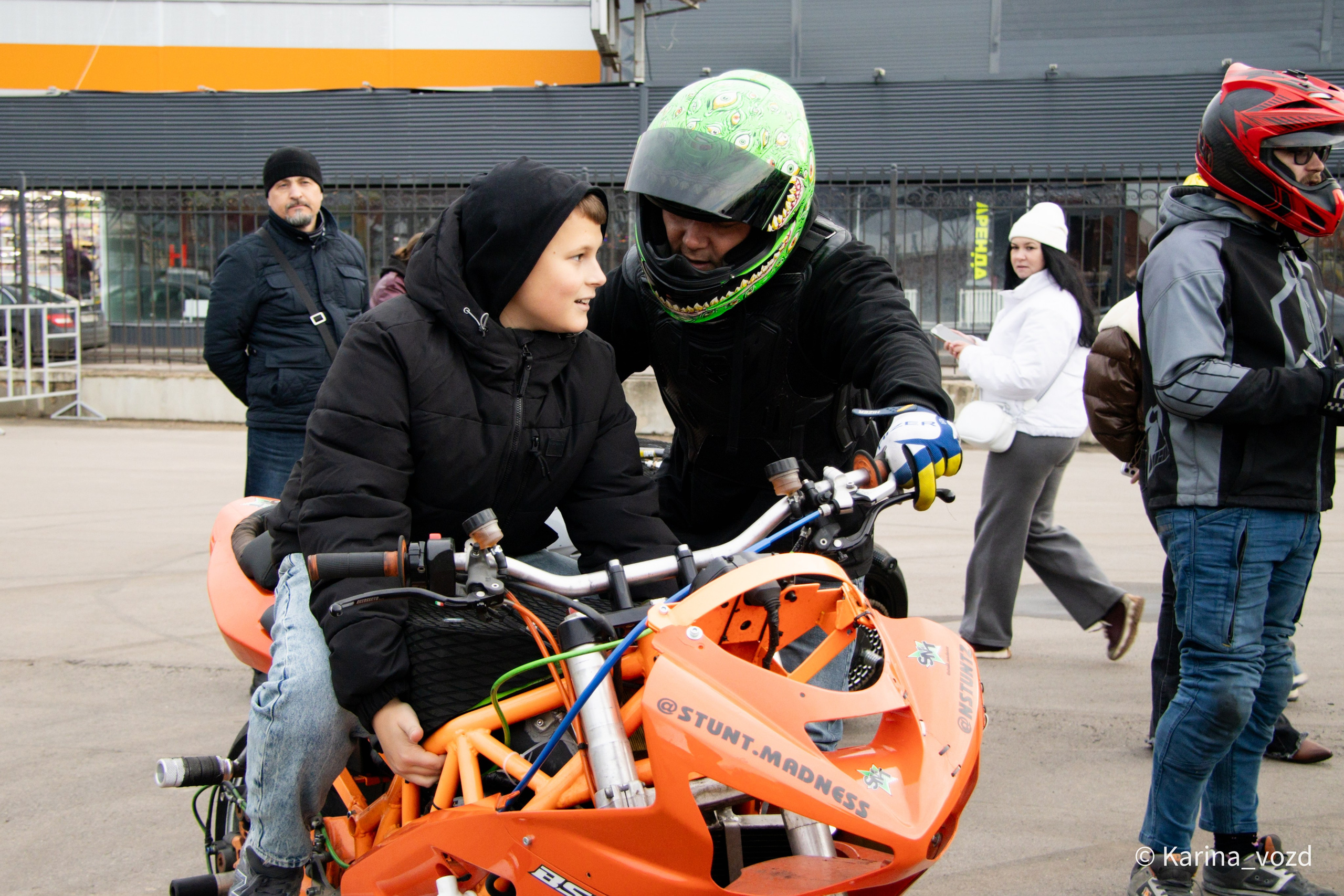 Выступление команды МОТО ШОУ SMT (Стантрайдинг, мотошоу). Репортажный фотограф в Москве и Зеленограде Karina-vozd