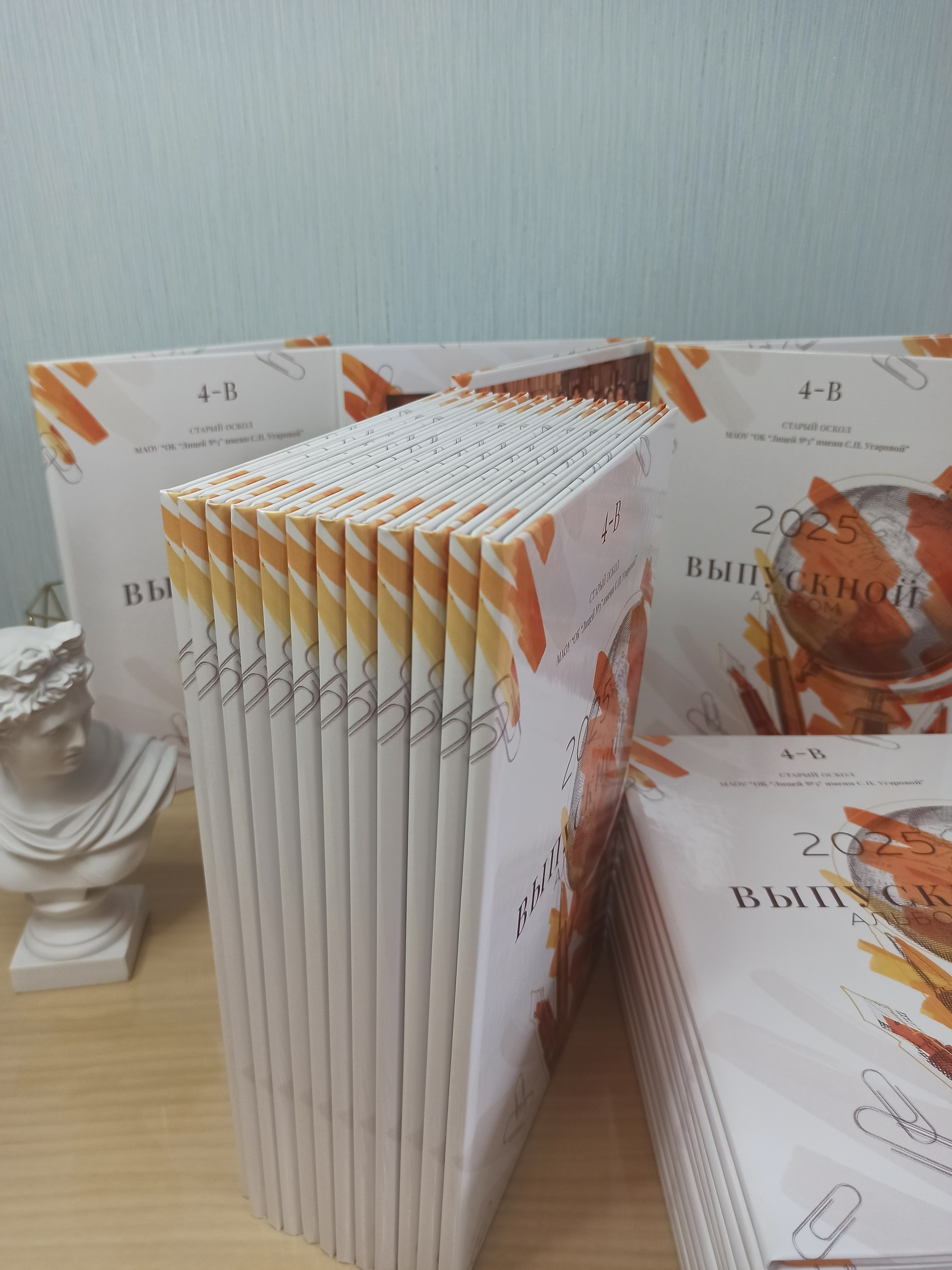 Выпускные альбомы Старый Оскол 4 класс. Стильные выпускные альбомы в Старом Осколе. Свадебные фотокниги