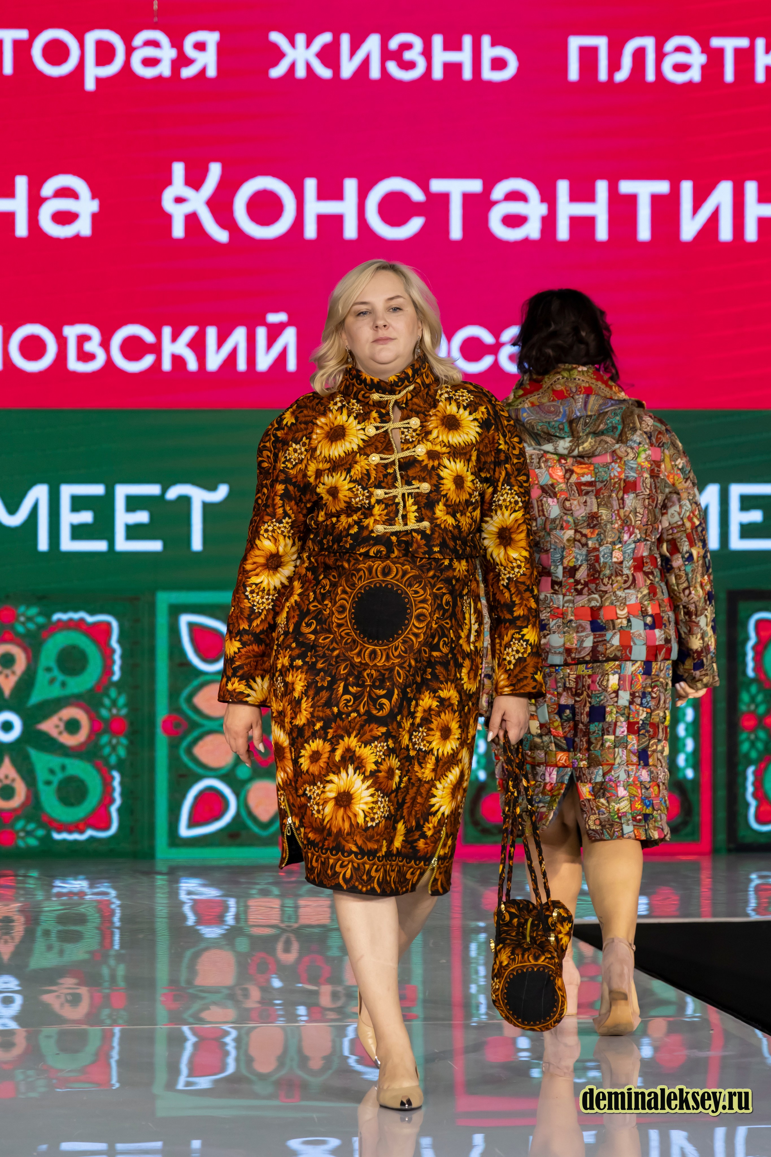 Показ бренда Павловский Посад на выставке Уникальная Россия 2025. Репортажный, семейный и студийный фотограф в Москве Демин Алексей