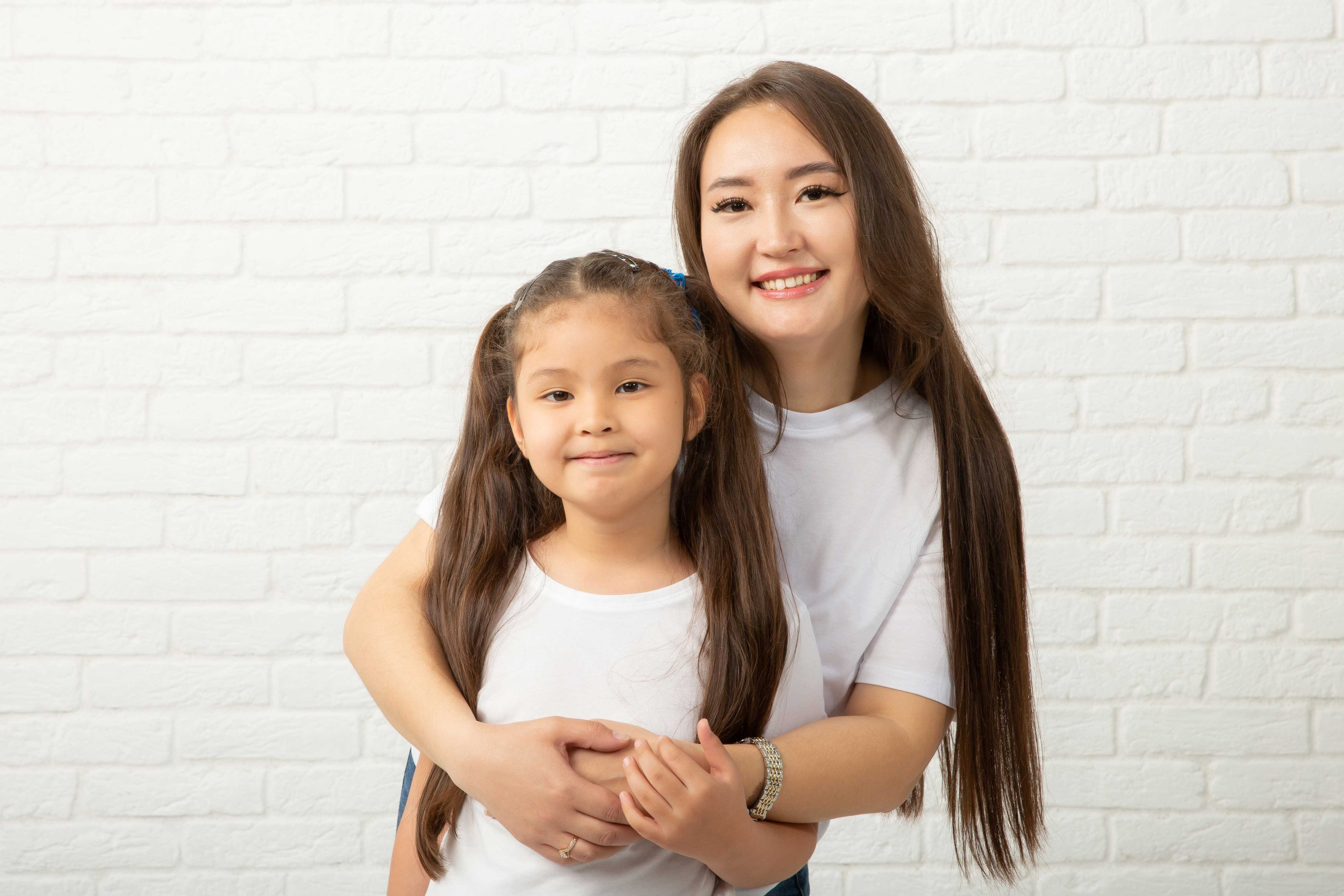 Фотосессия большой семьи в фотостудии. Совет с семьей. Фотостудия Алматы. Семейная и детская фотостудия Family studio.Фотограф Алматы