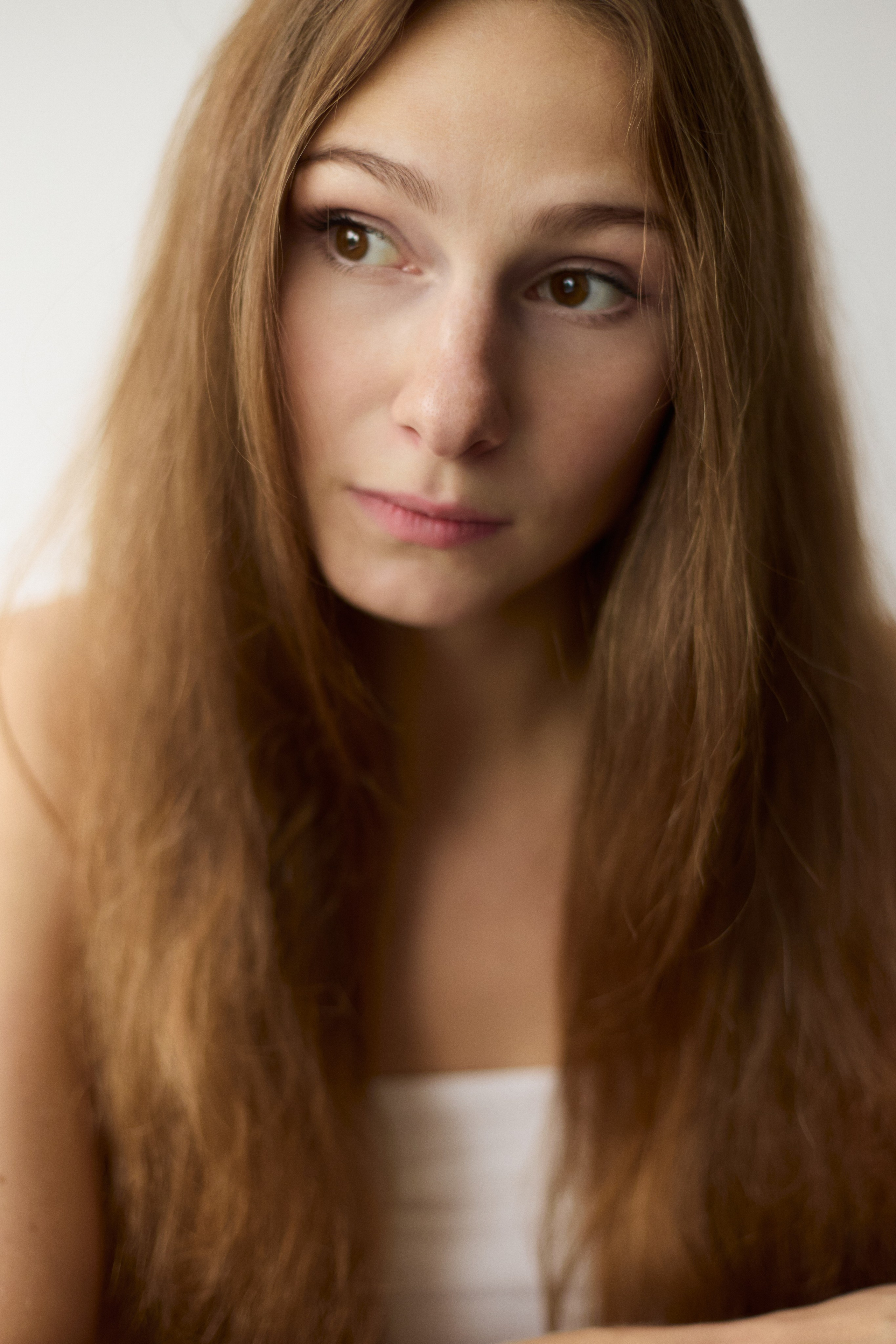 актерское портфолио для молодой девушки в студии, портретная фотосессия