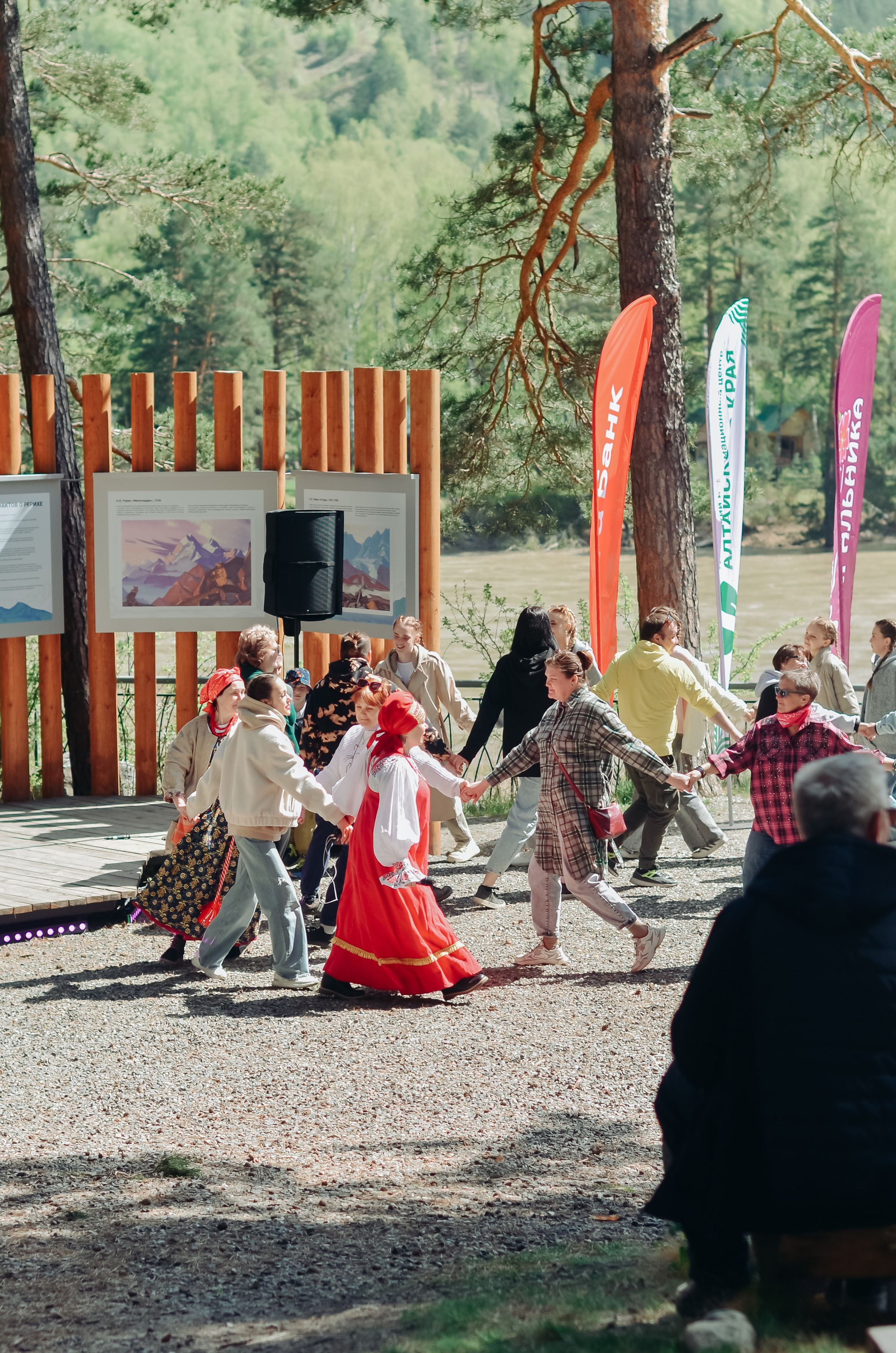Фестиваль «Цветение Маральника на Алтае 2025». Фоторепортаж. Денисова Аля — фотограф для парных съемок и индивидуальных историй в Барнауле