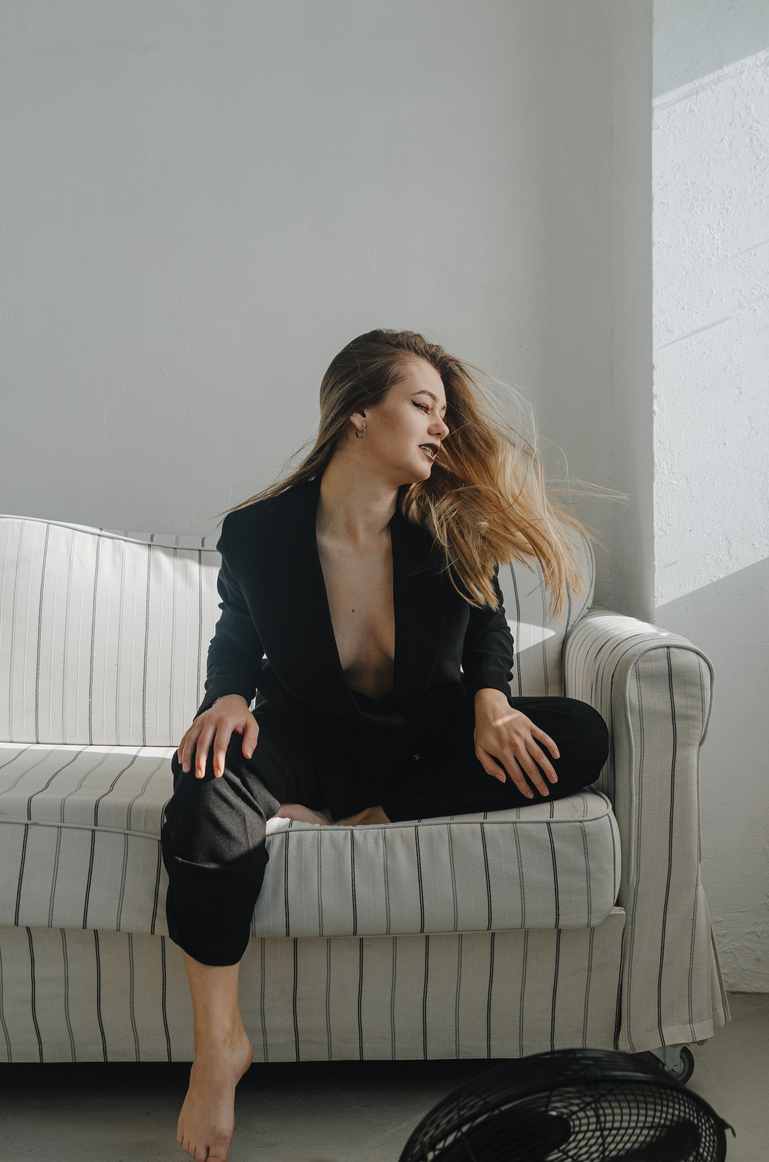 Женская фотосессия в стиле минимализм. Денисова Аля — фотограф для парных съемок и индивидуальных историй в Барнауле