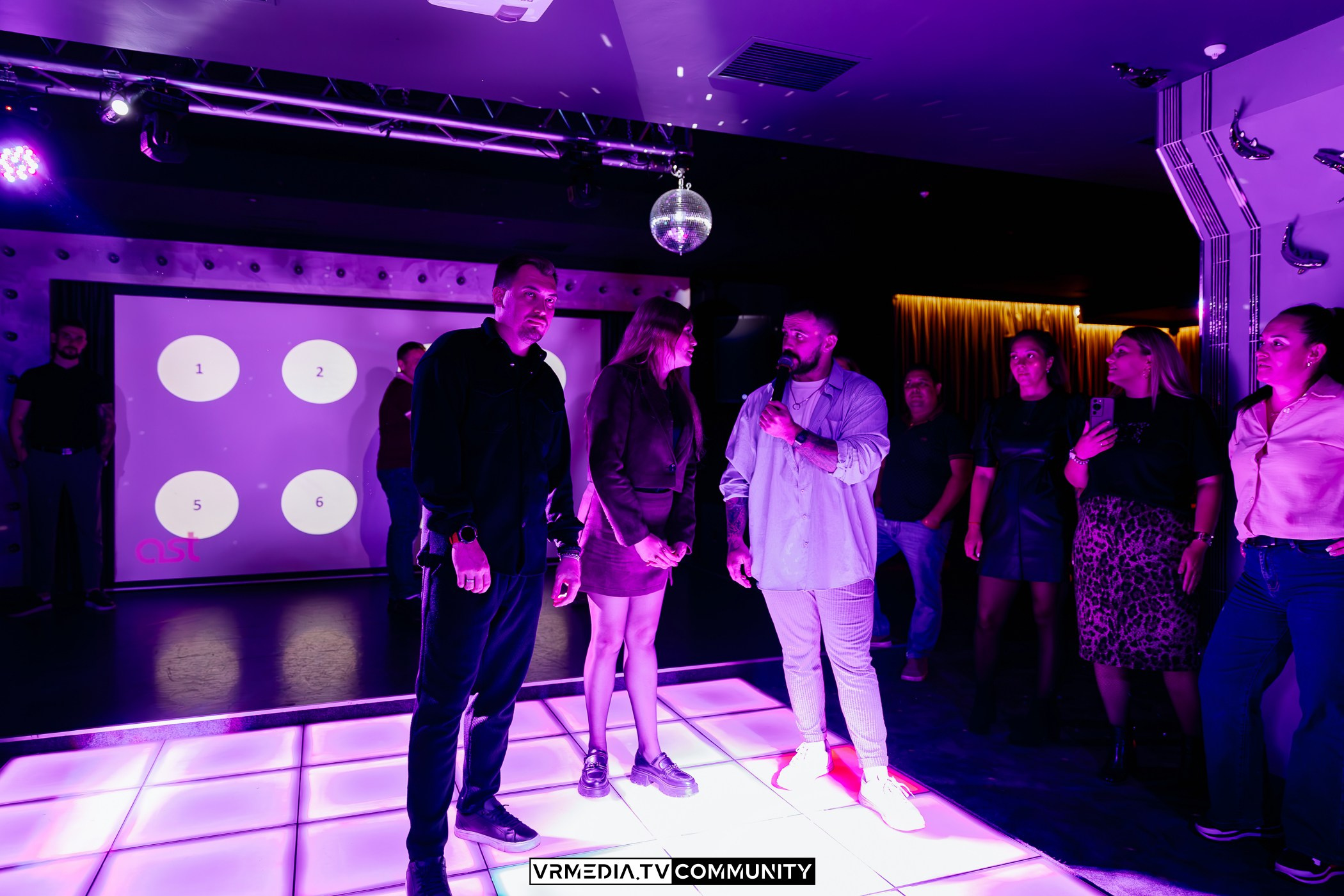 Караоке-бар «Volna»: Friends day или день дружбана