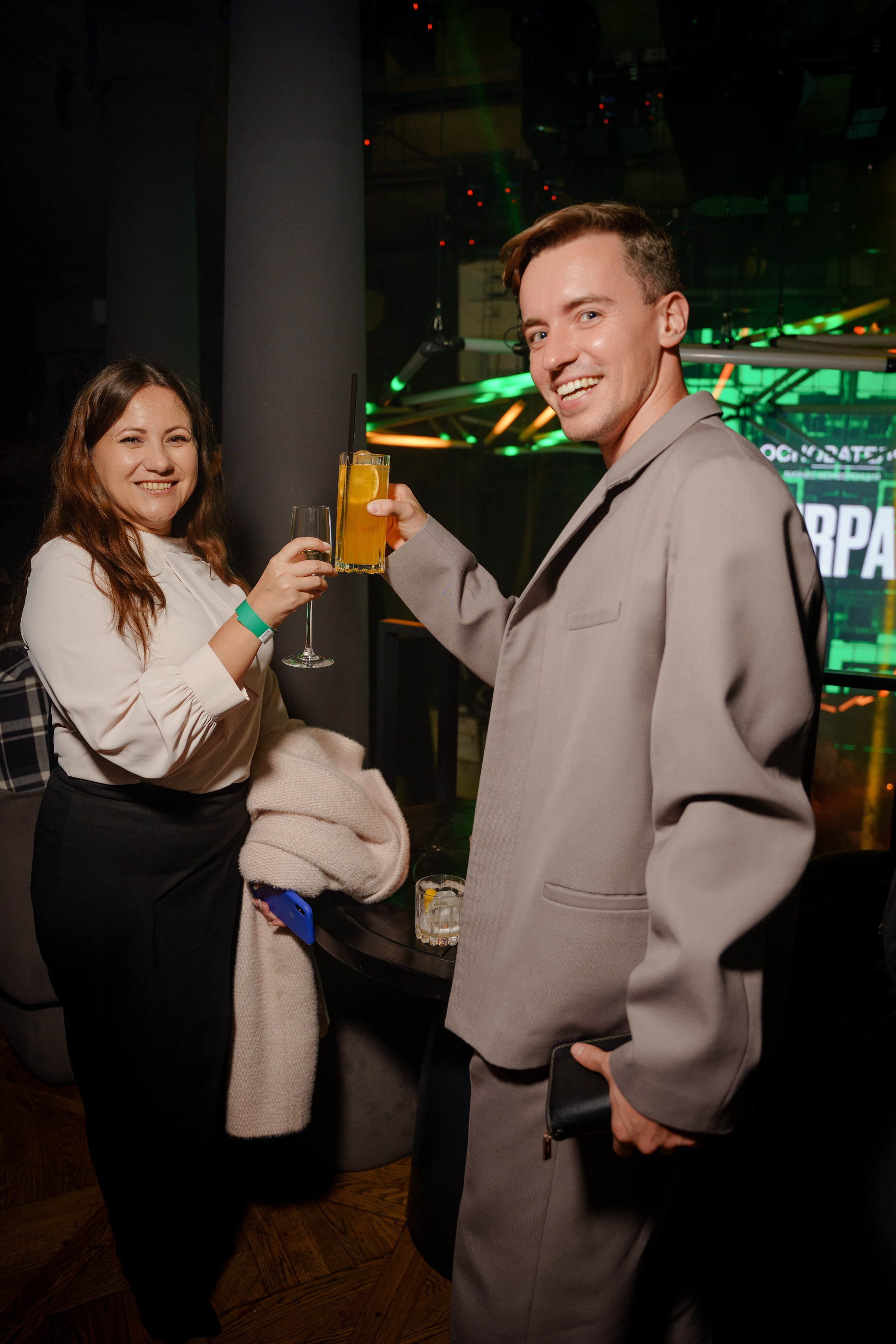 Вечеринка OSNOVATELI.LIVE репортажный фотограф Саша Дружинина. Репортажный фотограф в Москве Саша Дружинина