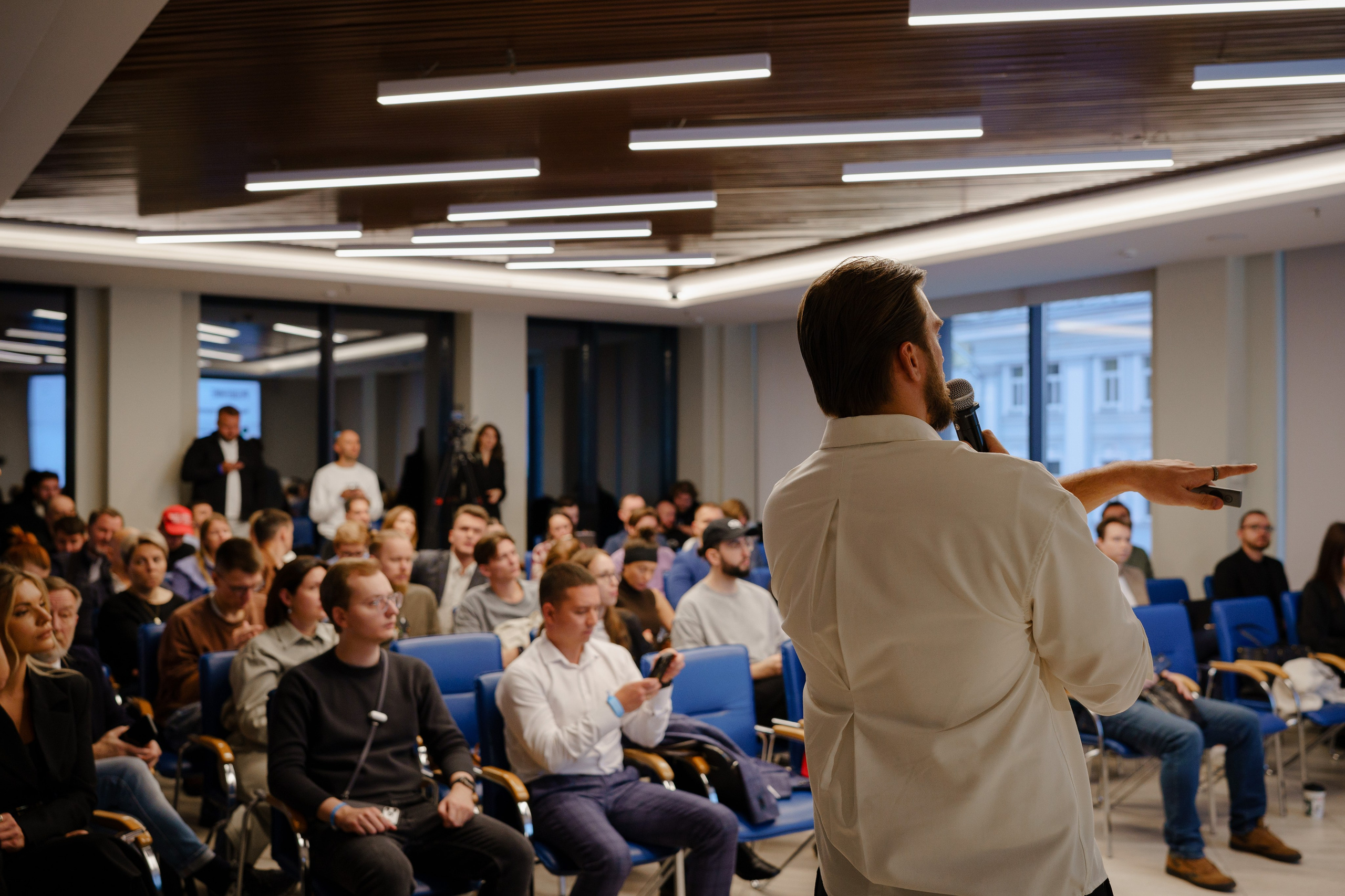 Репортажный фотограф на конференцию в Москве. Репортажный фотограф в Москве Саша Дружинина