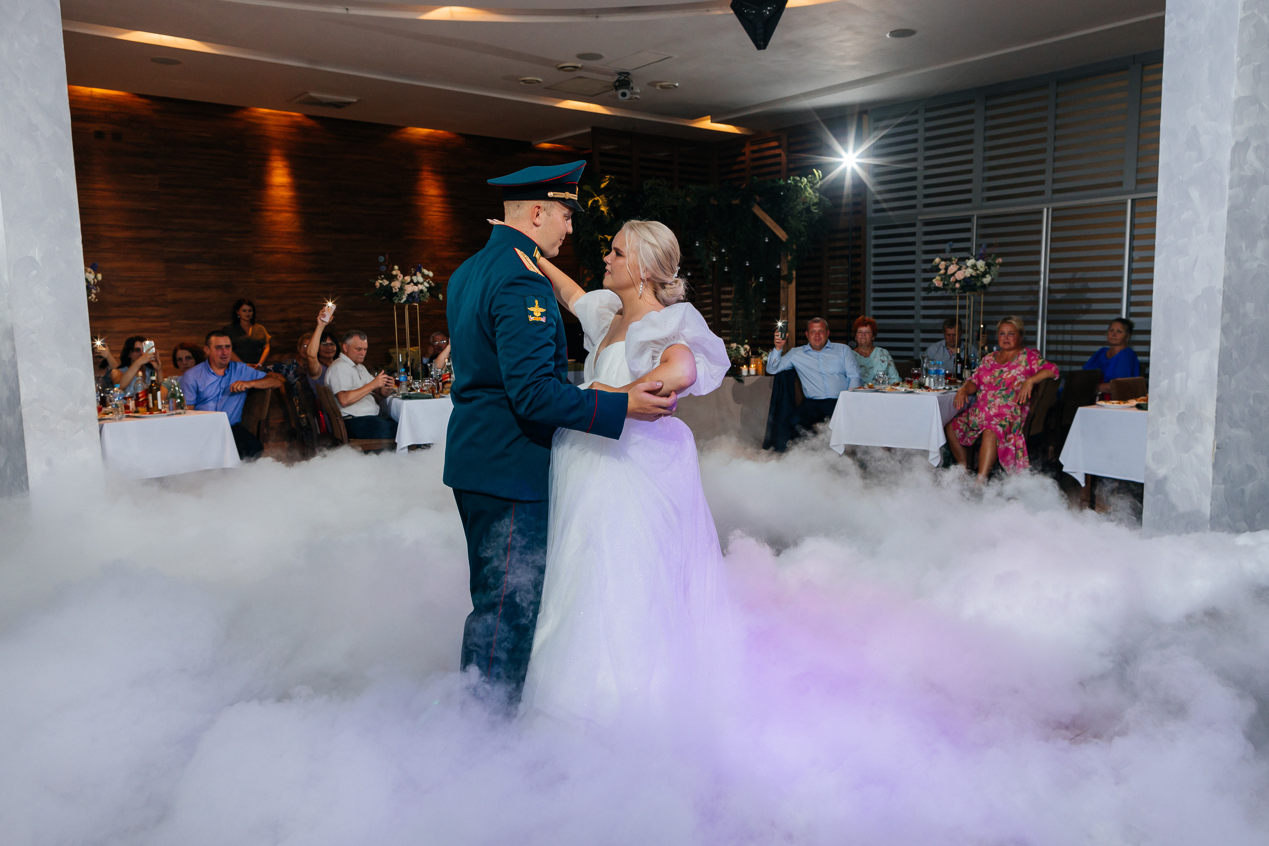 Роскошная свадебная церемония в самом центре города. Олег Сверчков | Свадебный фотограф Вологда