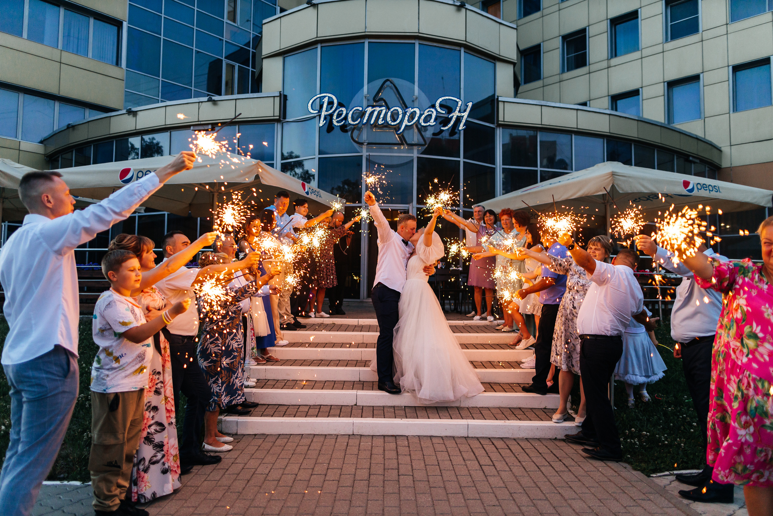 Роскошная свадебная церемония в самом центре города. Олег Сверчков | Свадебный фотограф Вологда