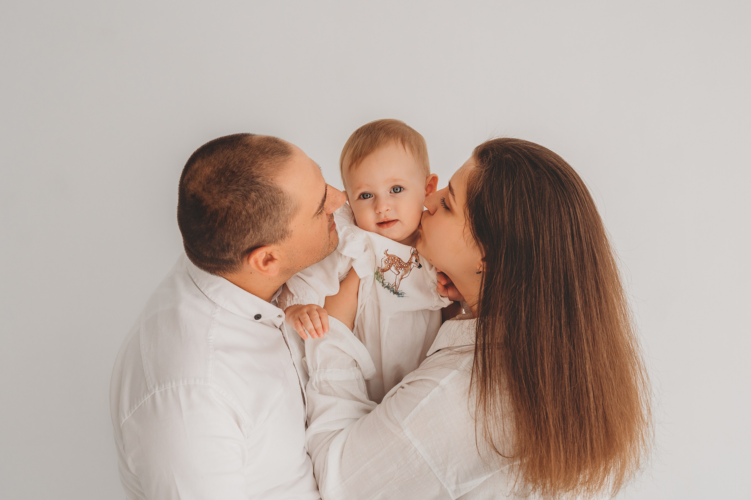 Семейные фото в минимализме. Детский и семейный фотограф Ирина Гладких