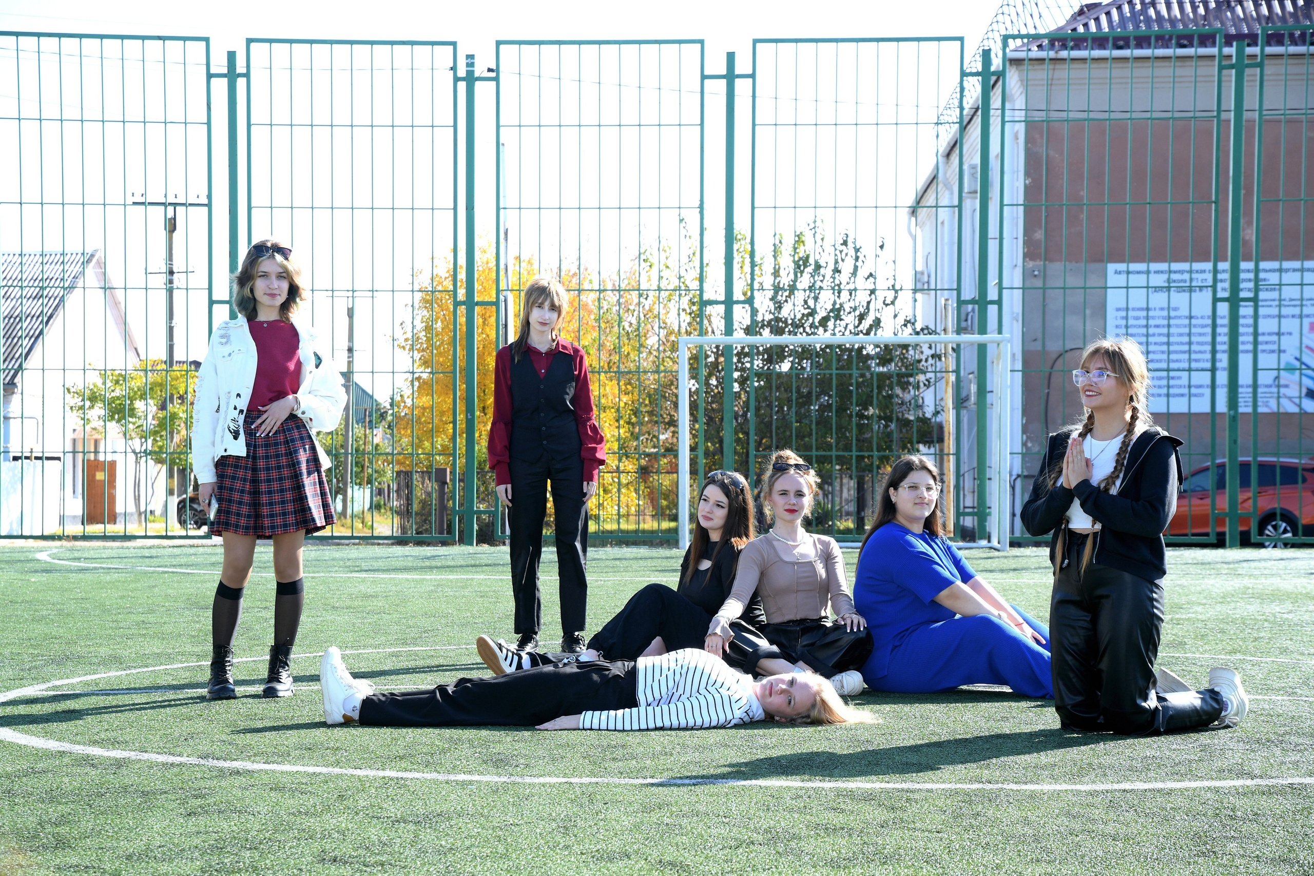 Фотосессия для выпускного альбома на стадионе у школы и в парке. Вячеслав Скрипник Фотограф Краснодар