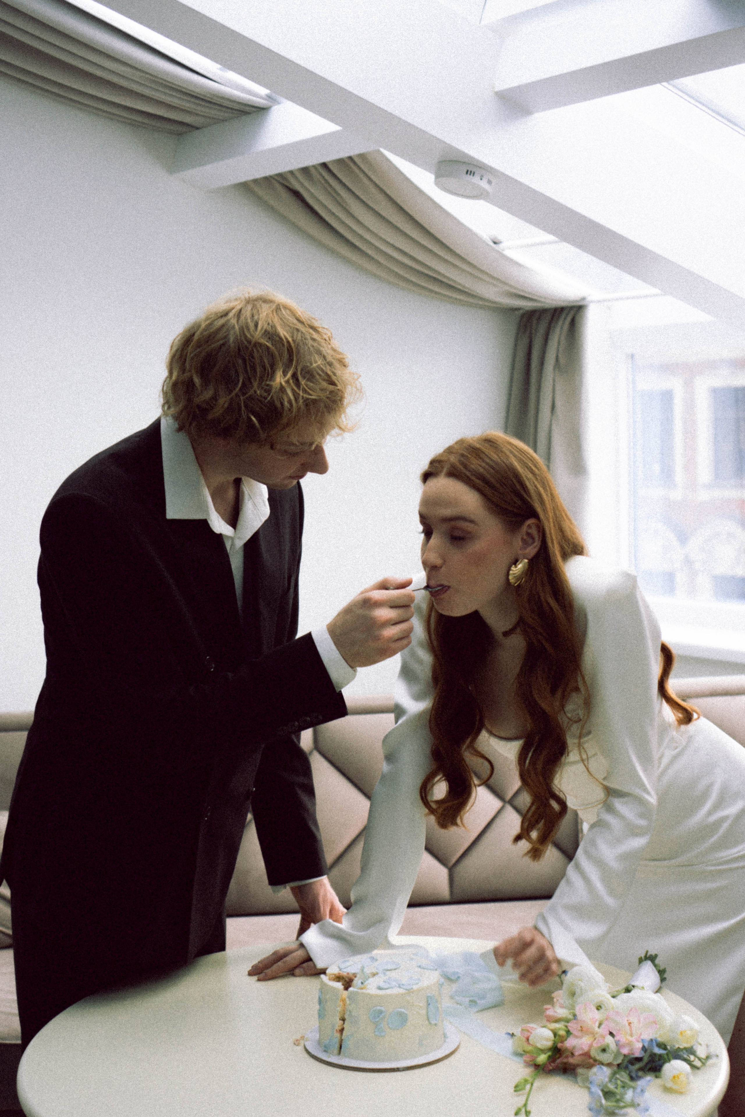 СВАДЕБНАЯ СЬЕМКА В ОТЕЛЕ. СБОРЫ ЖЕНИХА И НЕВЕСТЫ И ТАКЖЕ ТОР И ПОДГОТОВКА К ПРОГУЛКЕ. Профессиональный фотограф, Санкт-Петербург — Виктория Богомолова